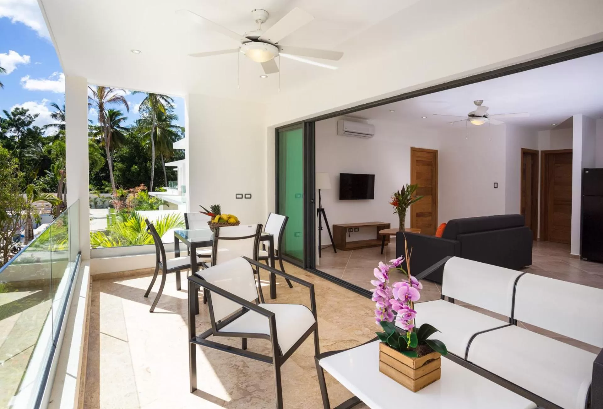Balcony/Terrace, Dining Area in Louisa Aparthotel