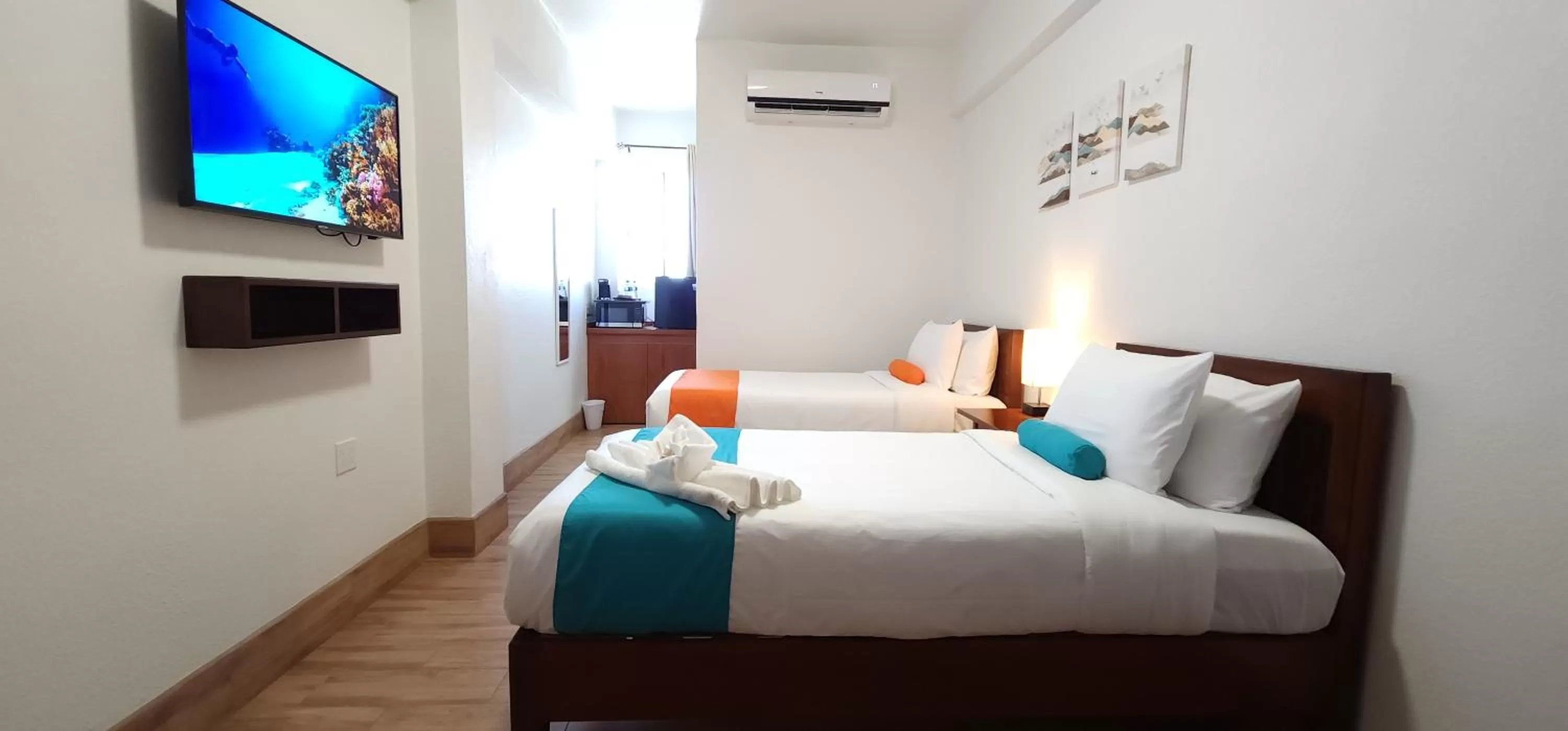 TV and multimedia, Bed in Voyager Sun & Reef Hotel