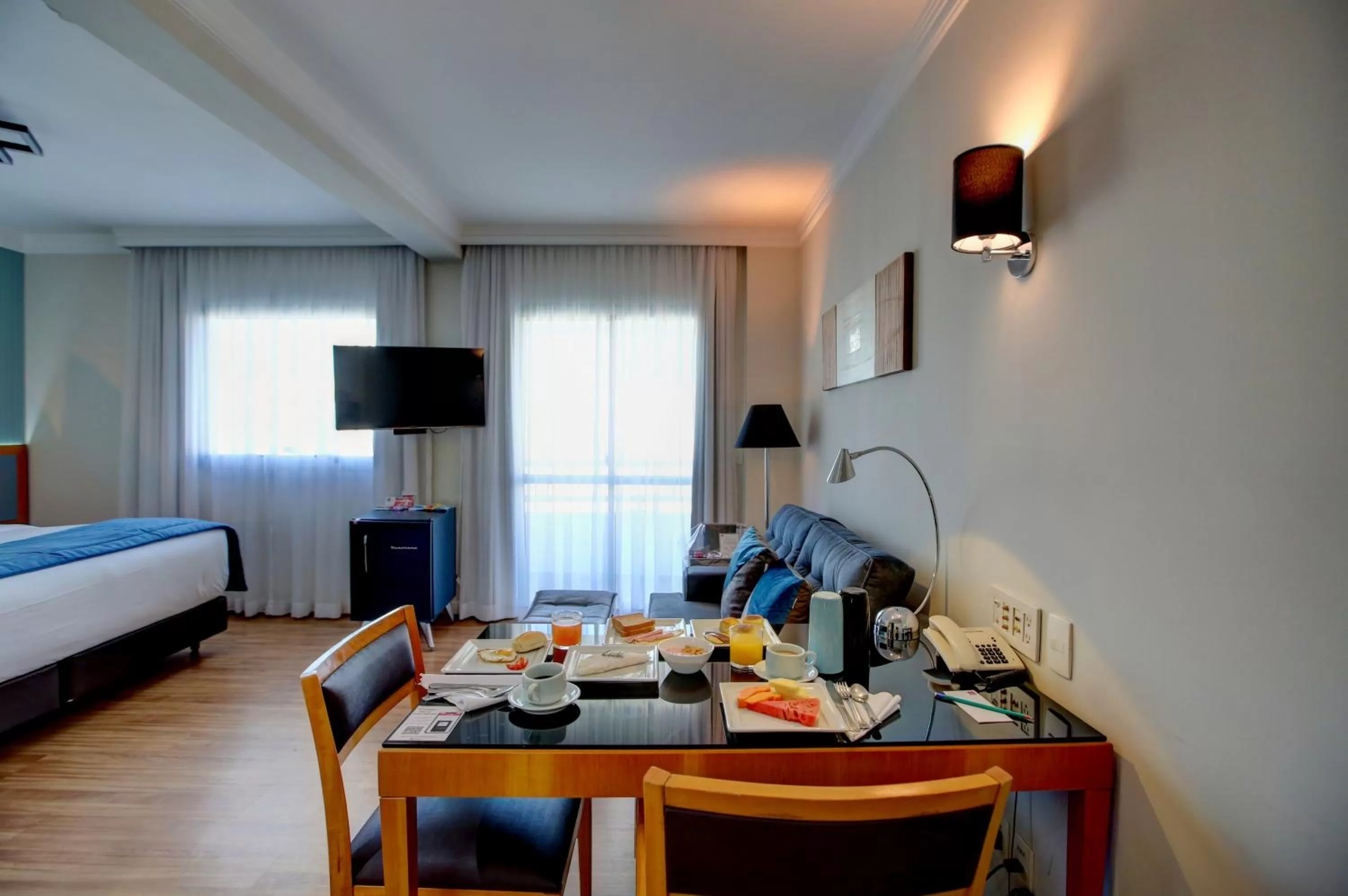 Dining area, Bed in Quality Suítes Oscar Freire