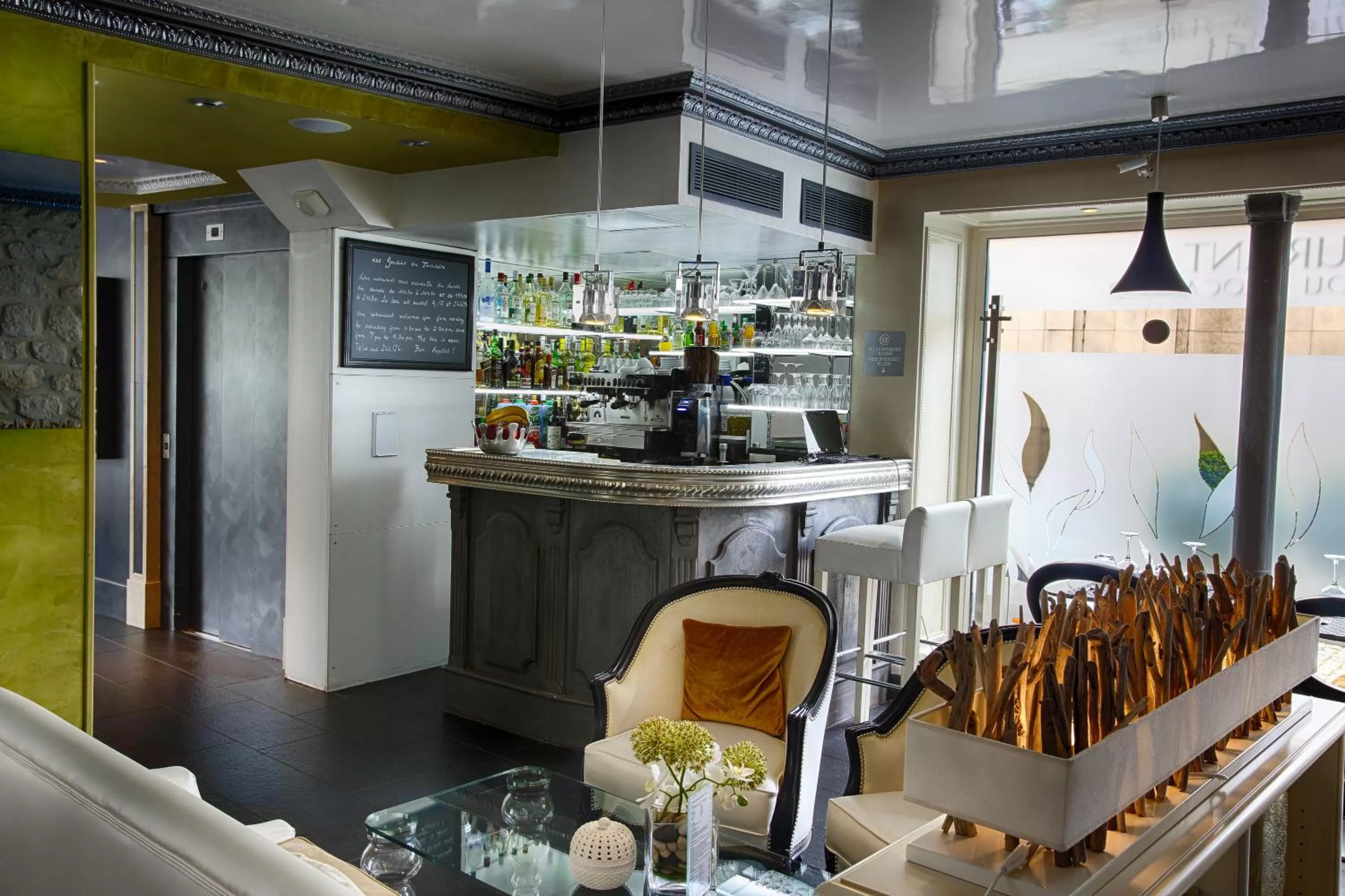 Lounge or bar in Eiffel Trocadéro