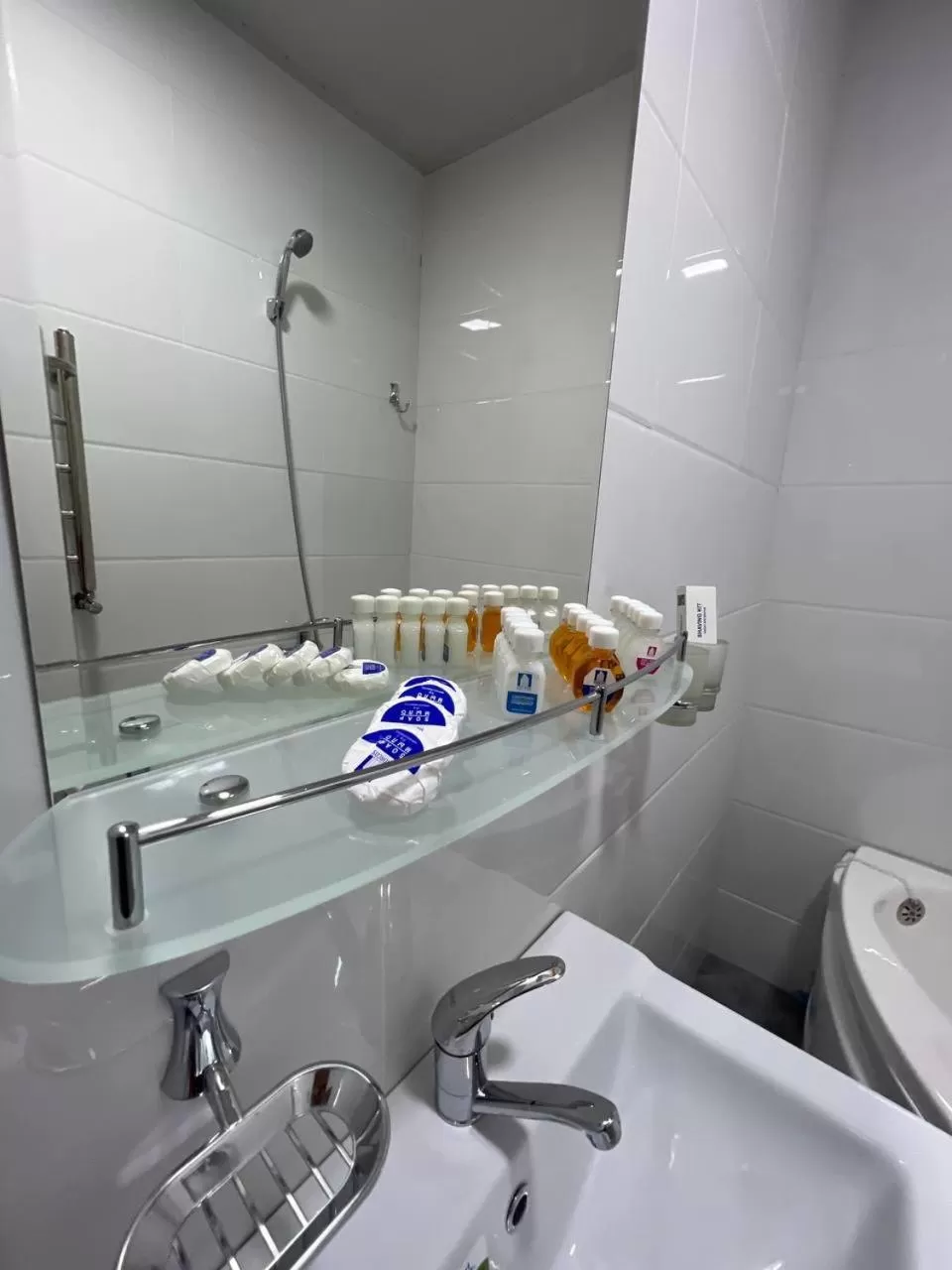 Bathroom in Samarabonu Hotel