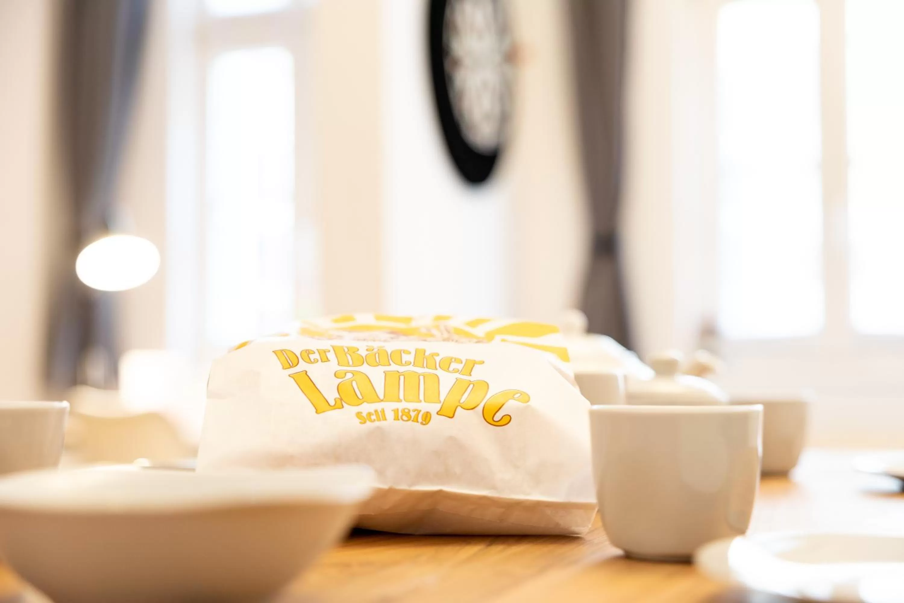 Seating area in Ko-Living Space an der Oper - Street Art Design Apartments