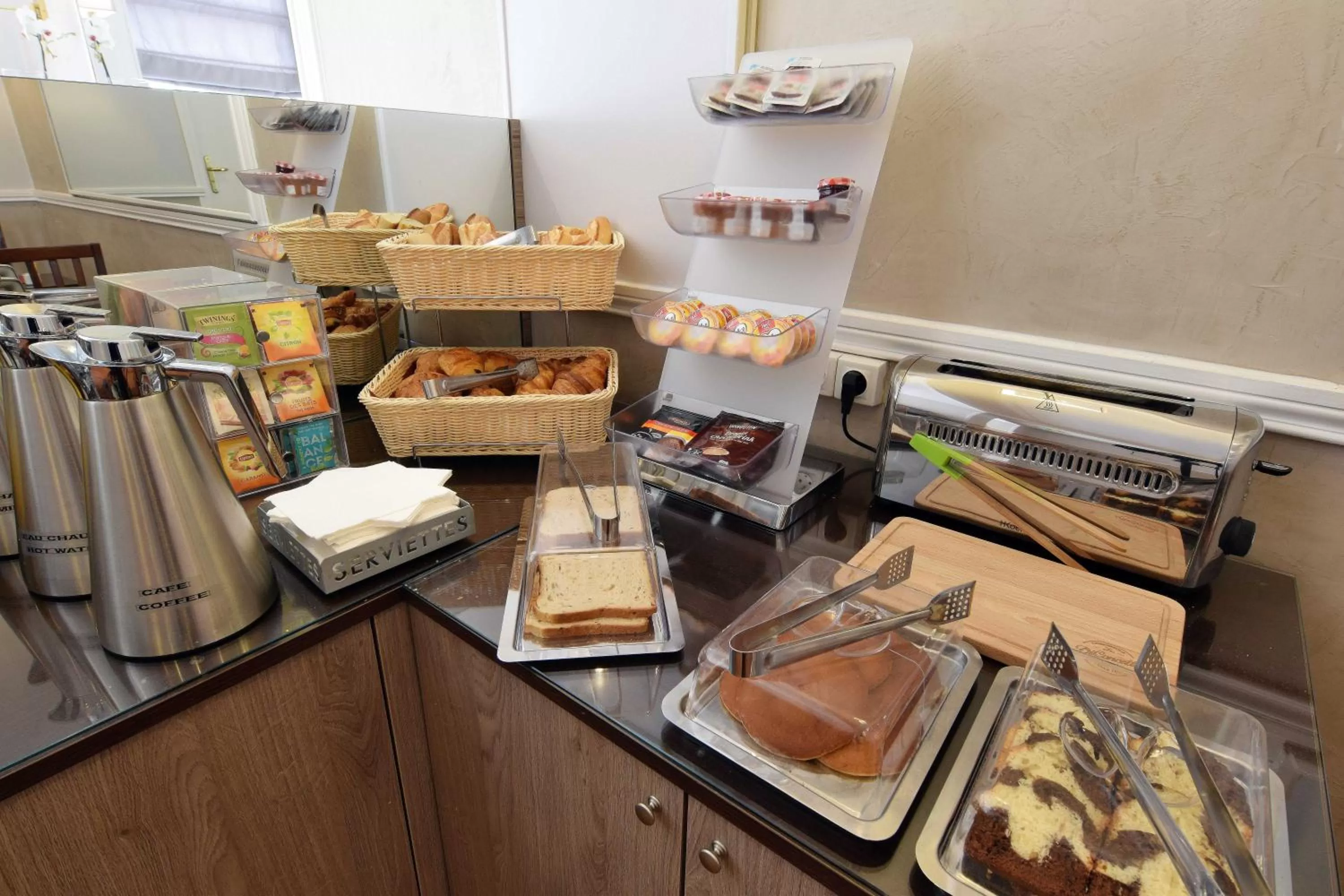 Buffet breakfast in Alyss Saphir Cambronne Eiffel