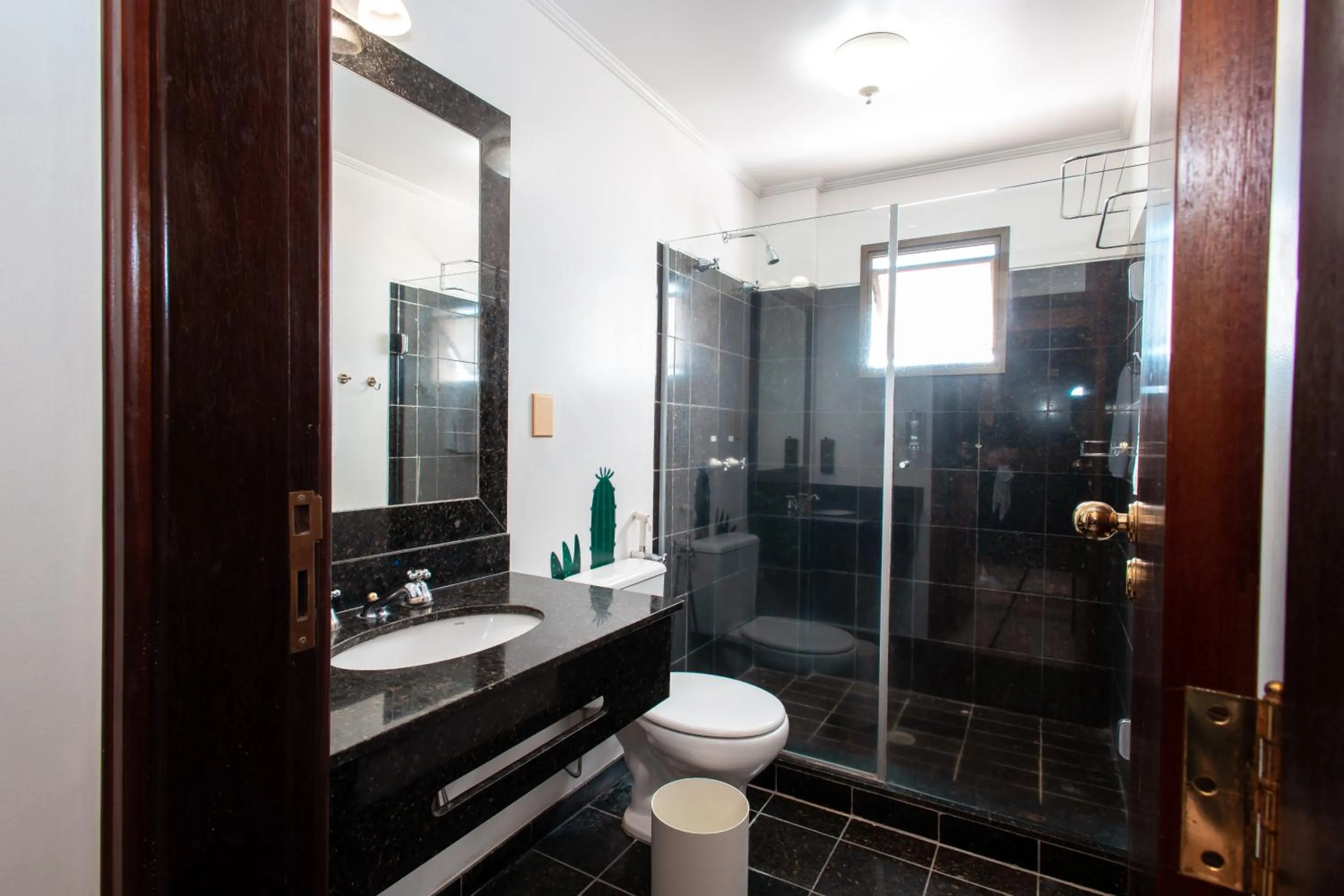 Bathroom in ibis Styles Presidente Prudente Portal D'Oeste