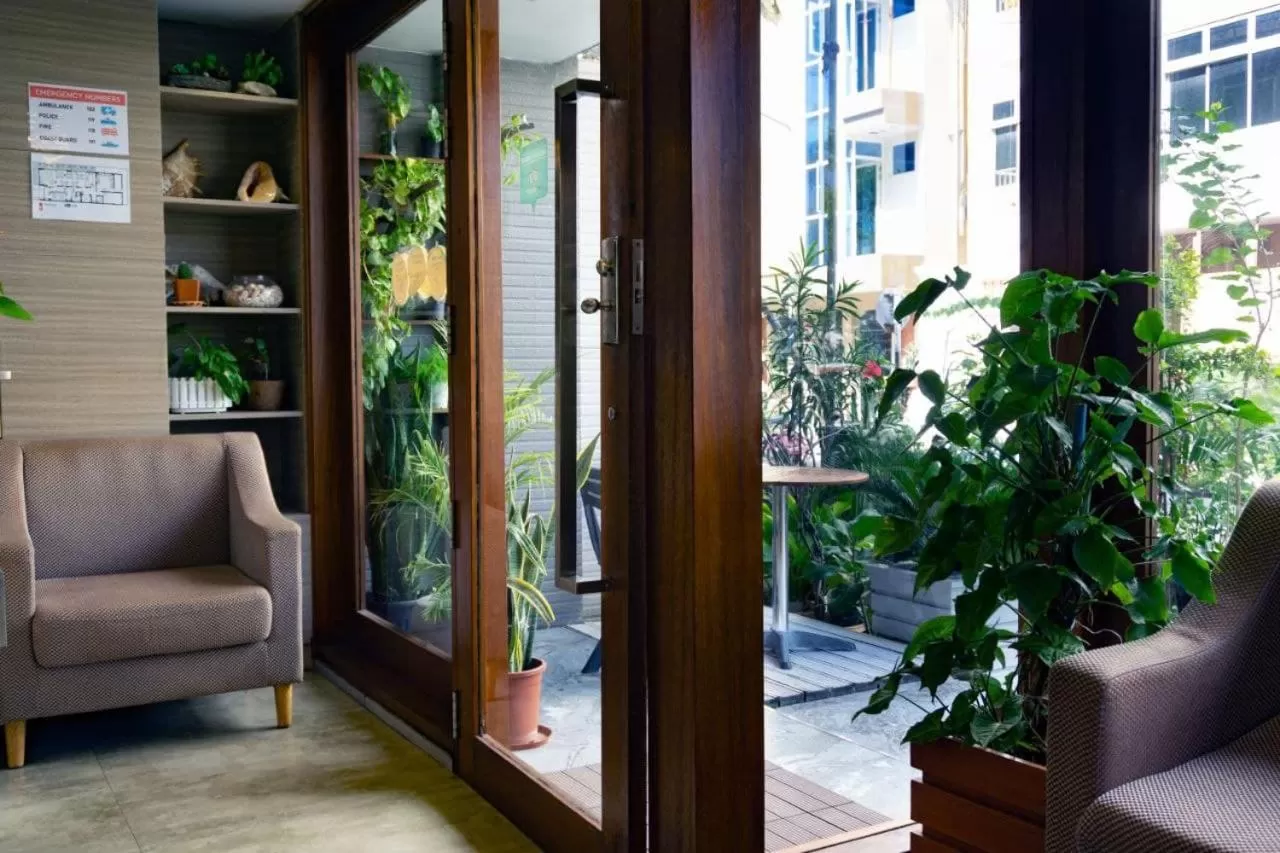 Facade/entrance in Araamview