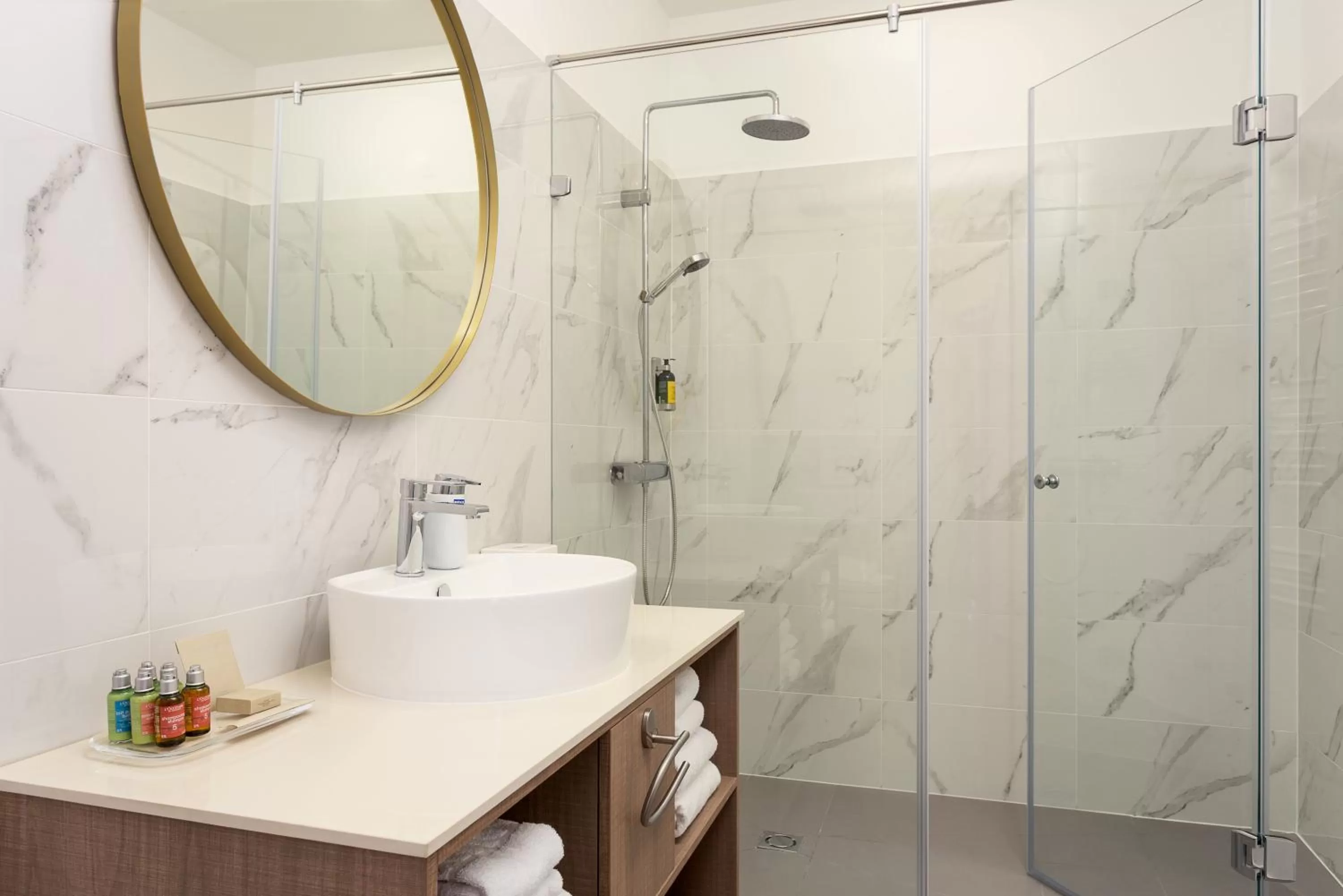 Toilet in Mera Hotel