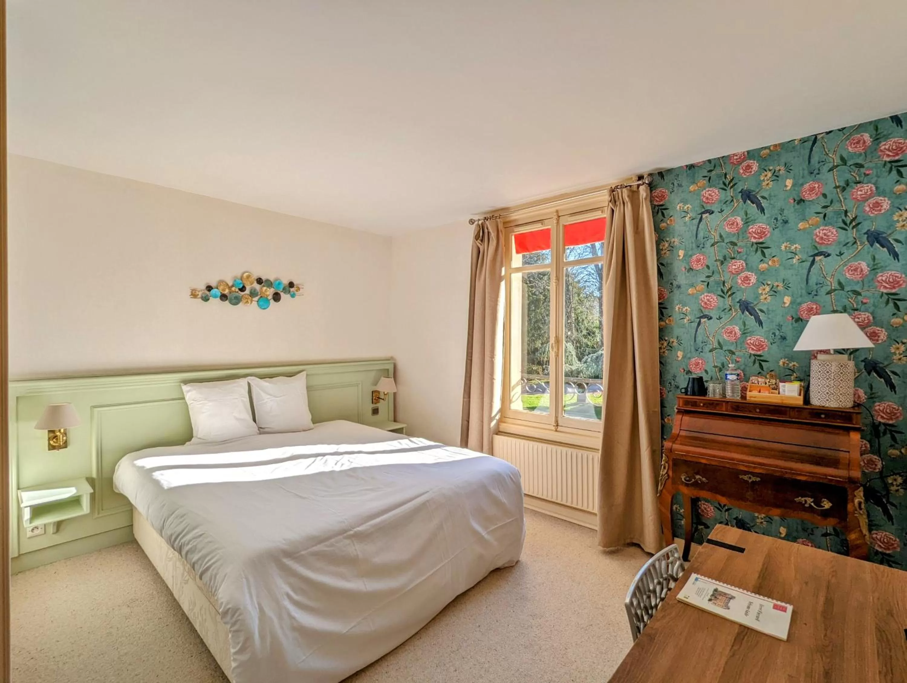 Photo of the whole room, Bed in Château Corneille