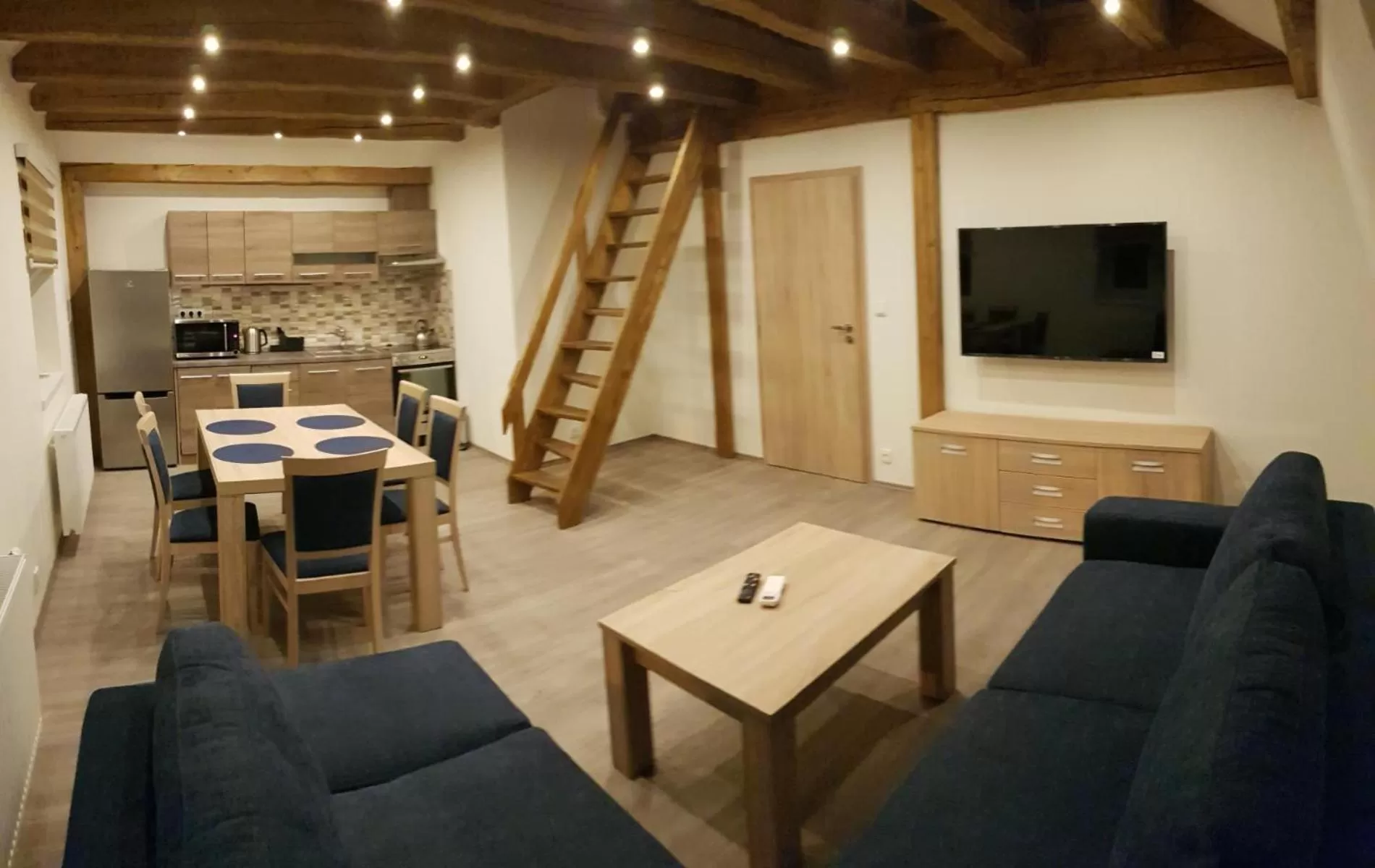 Communal lounge/ TV room, Dining Area in Apartmány Meandry