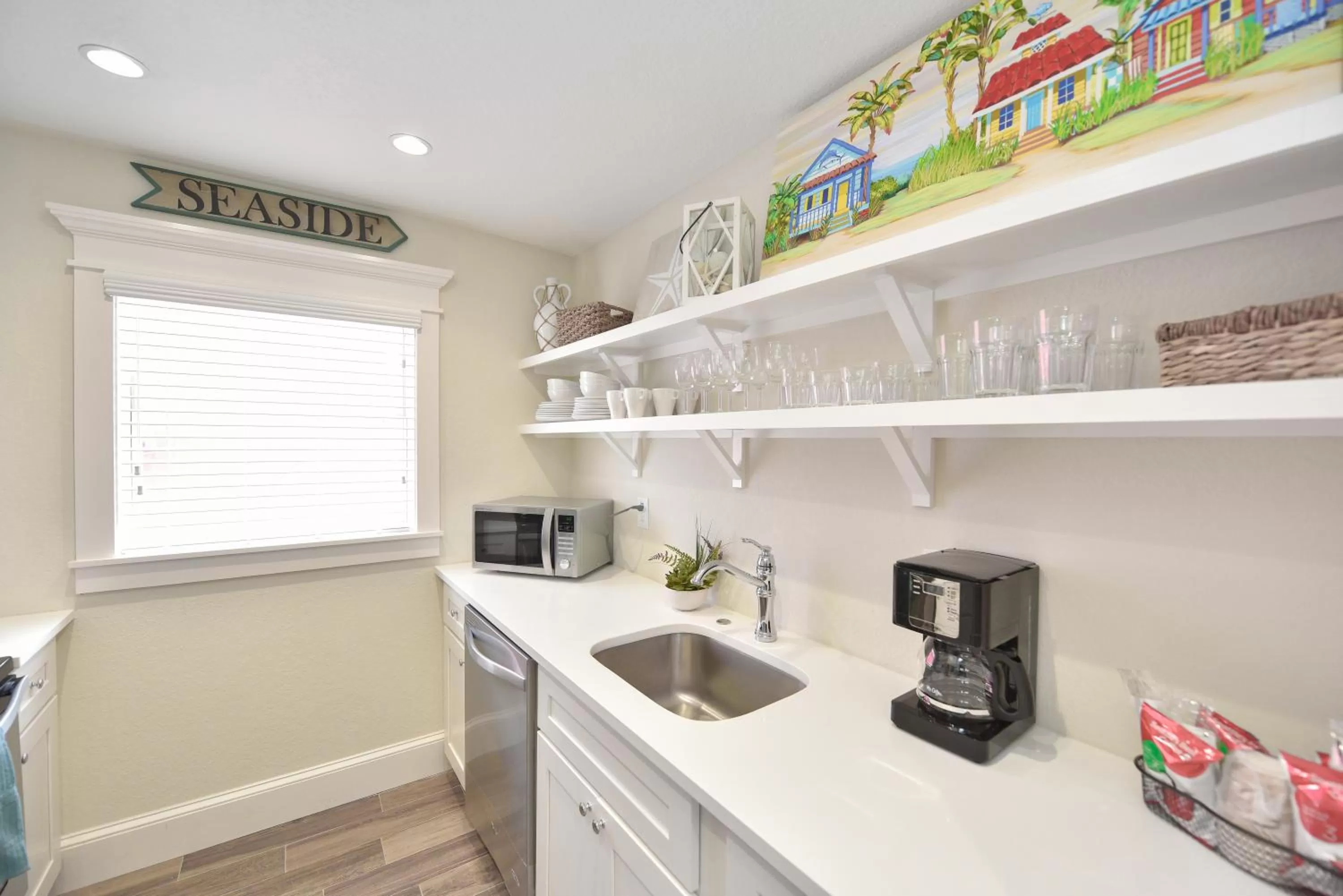 Kitchen or kitchenette in Tropical Breeze Resort