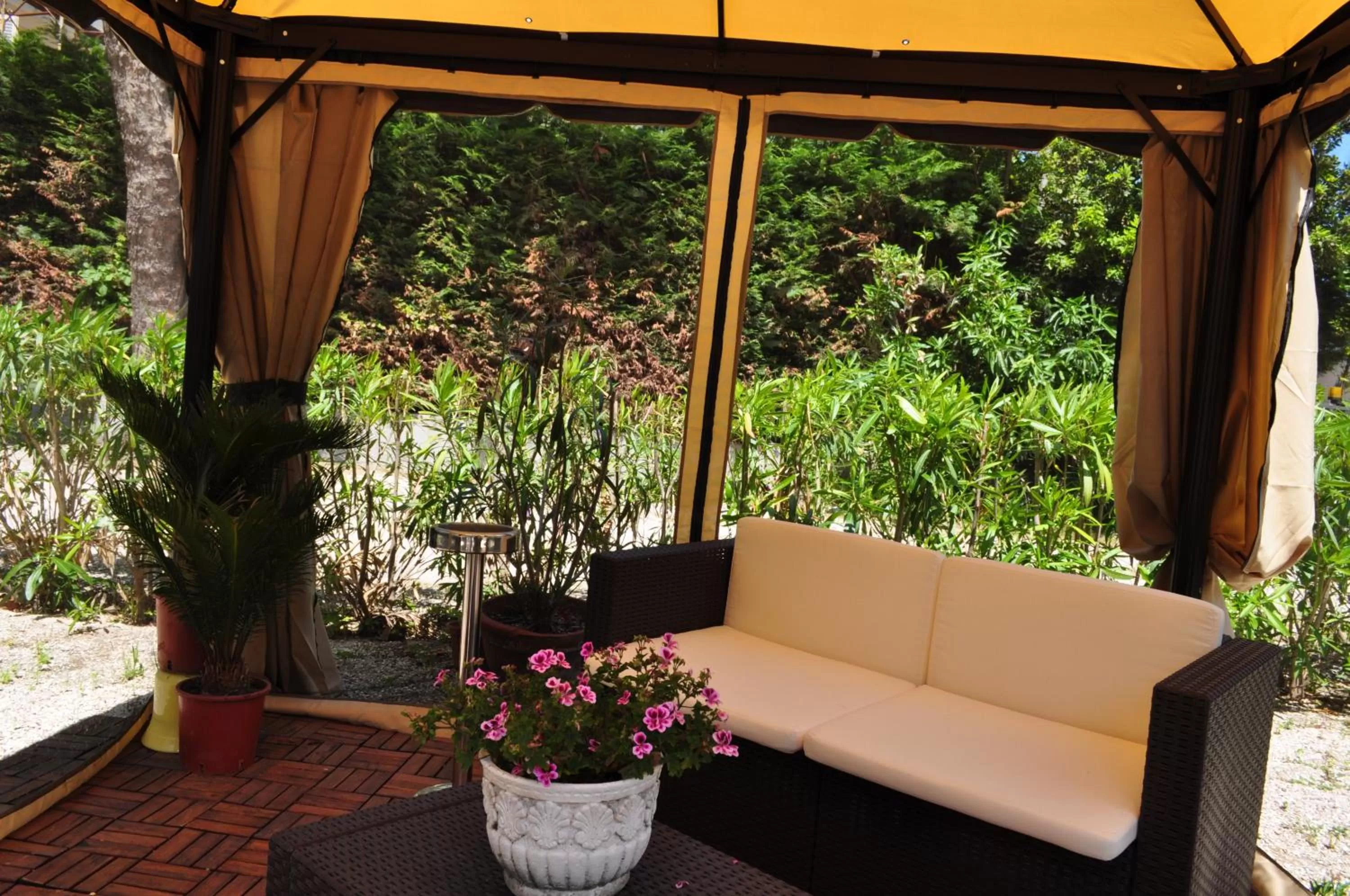 Patio in Esedra Hotel