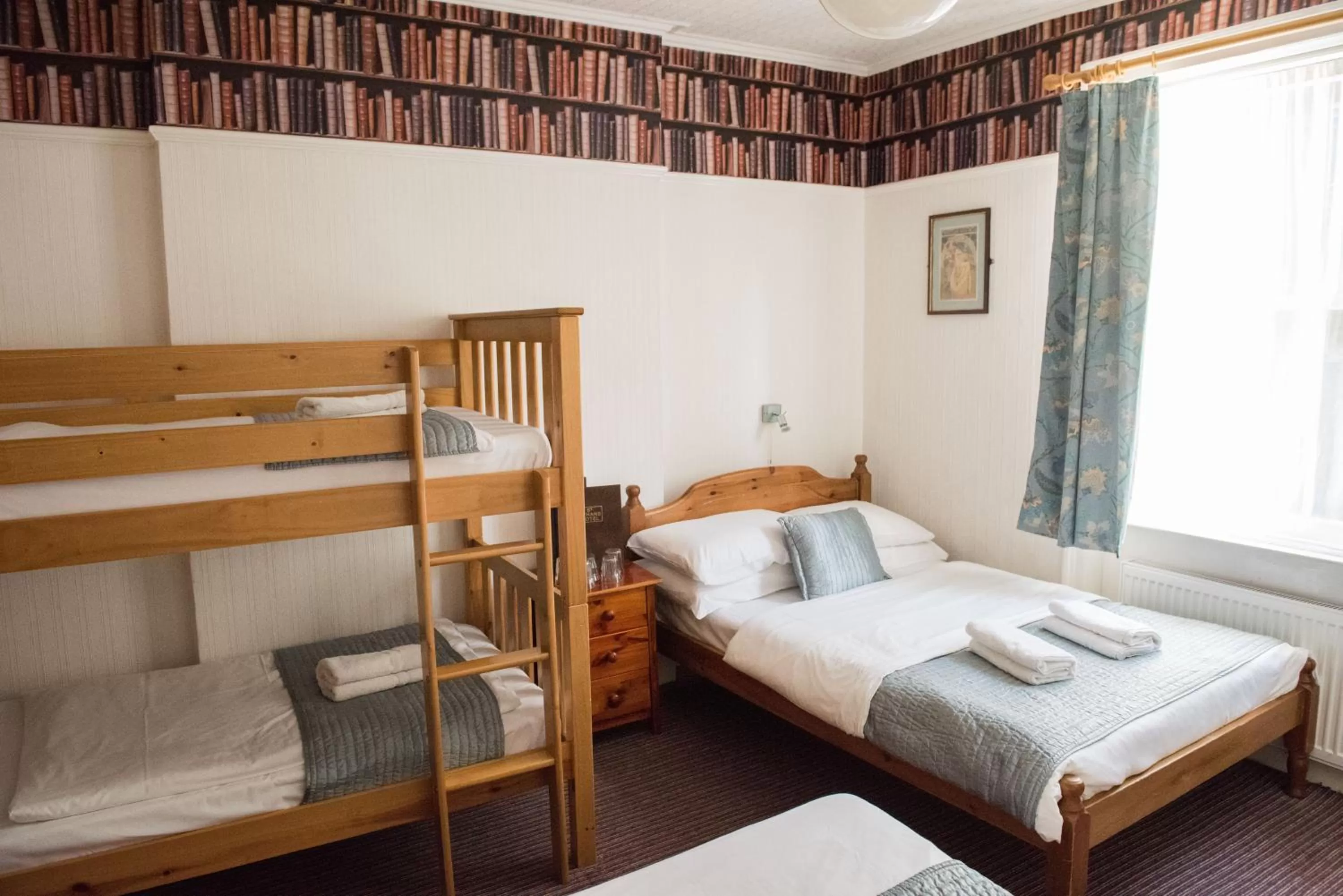 Photo of the whole room, Bed in St Athans Hotel