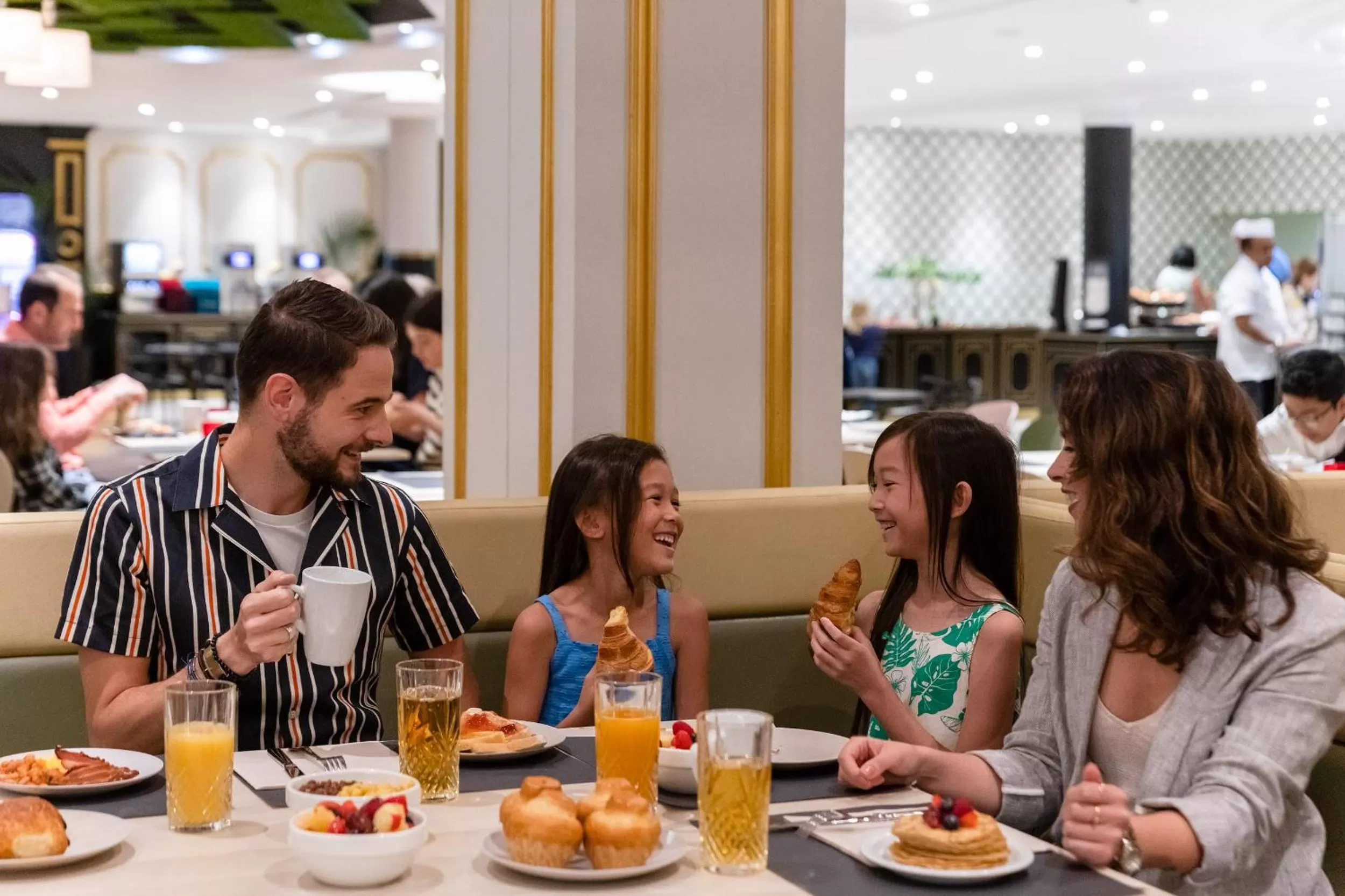 Restaurant/places to eat in Dream Castle Hotel Marne La Vallee