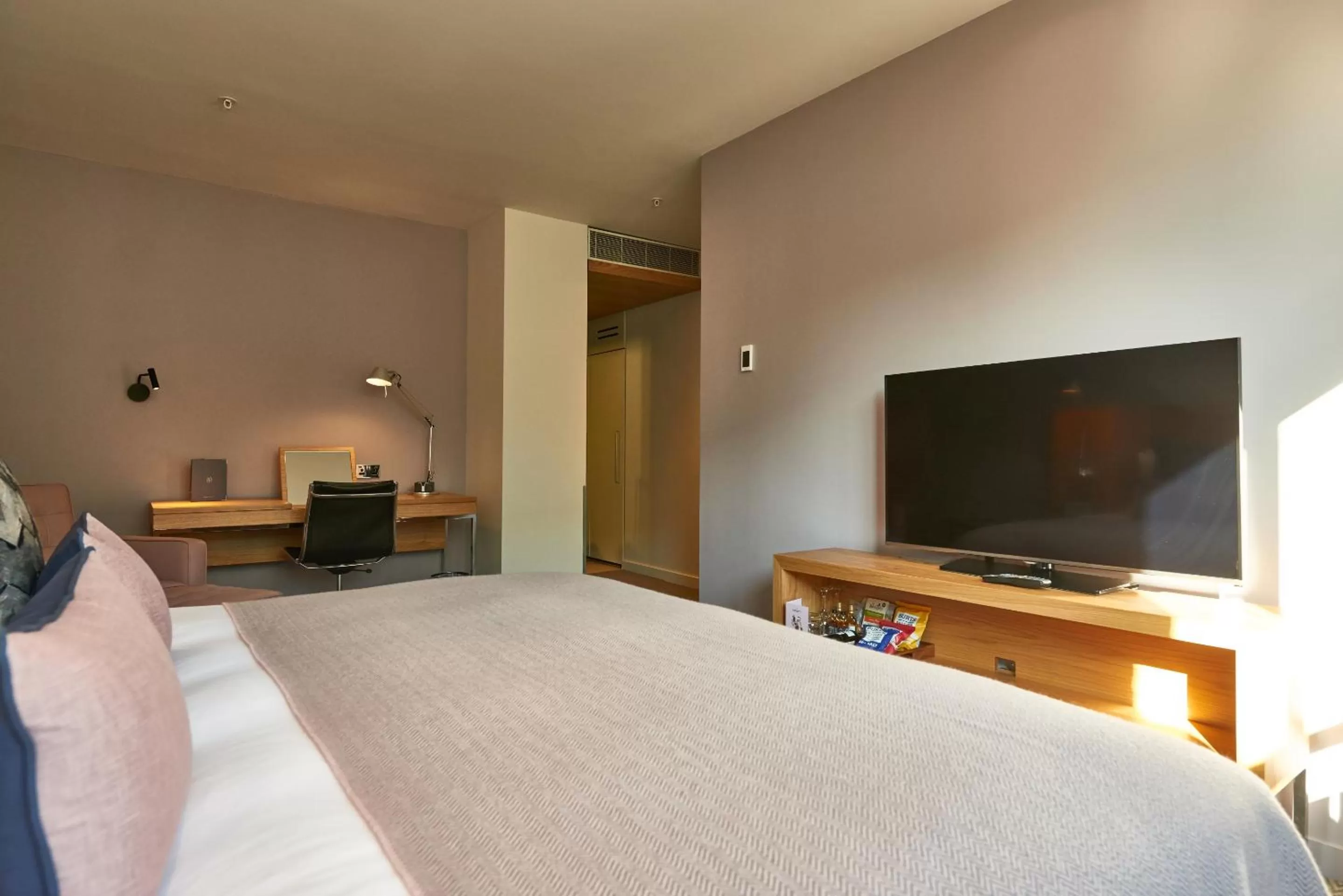 Bed in Apex City Of London Hotel