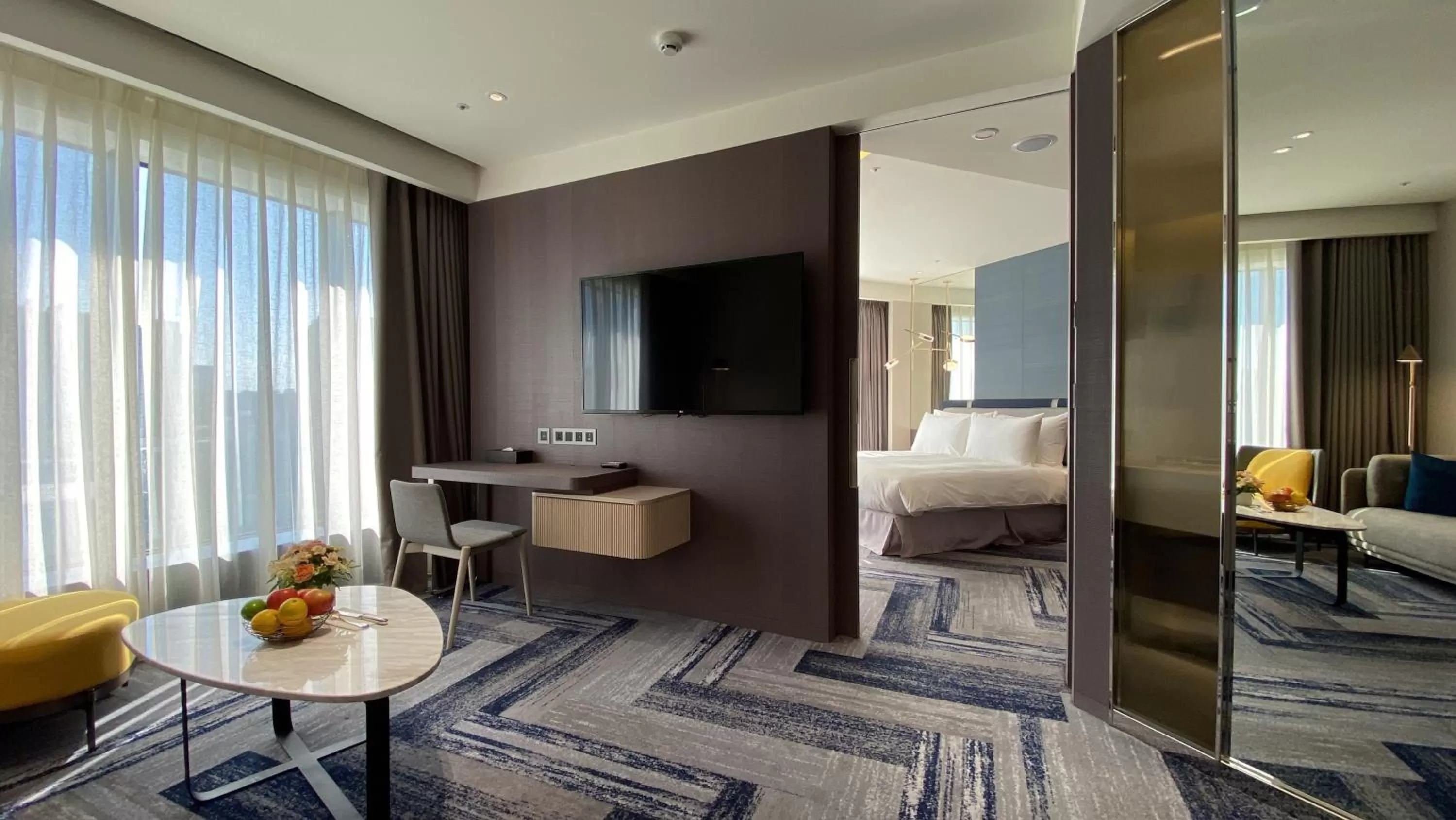 TV and multimedia in Monarch Plaza Hotel