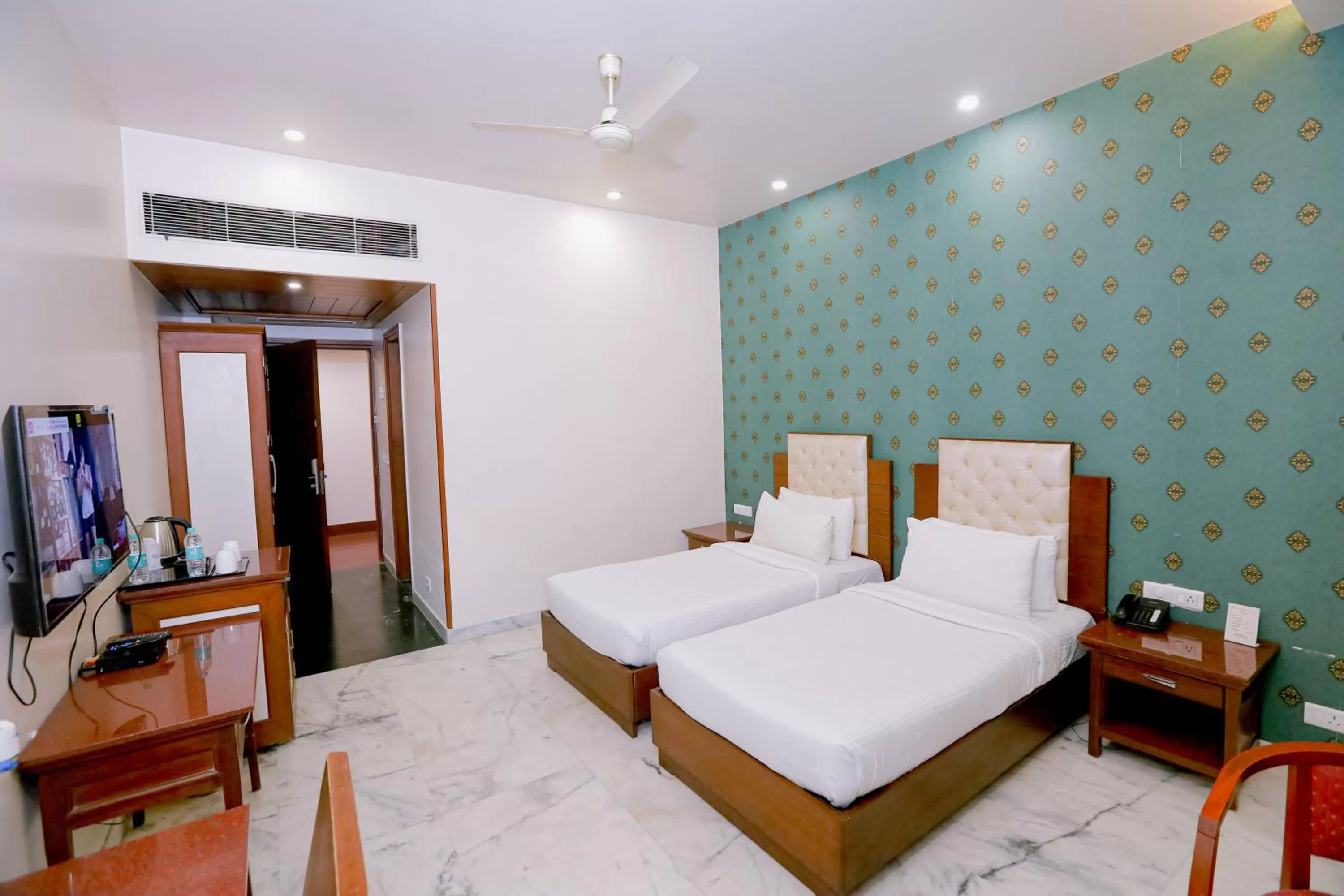 Bed in Hotel Leela Grande