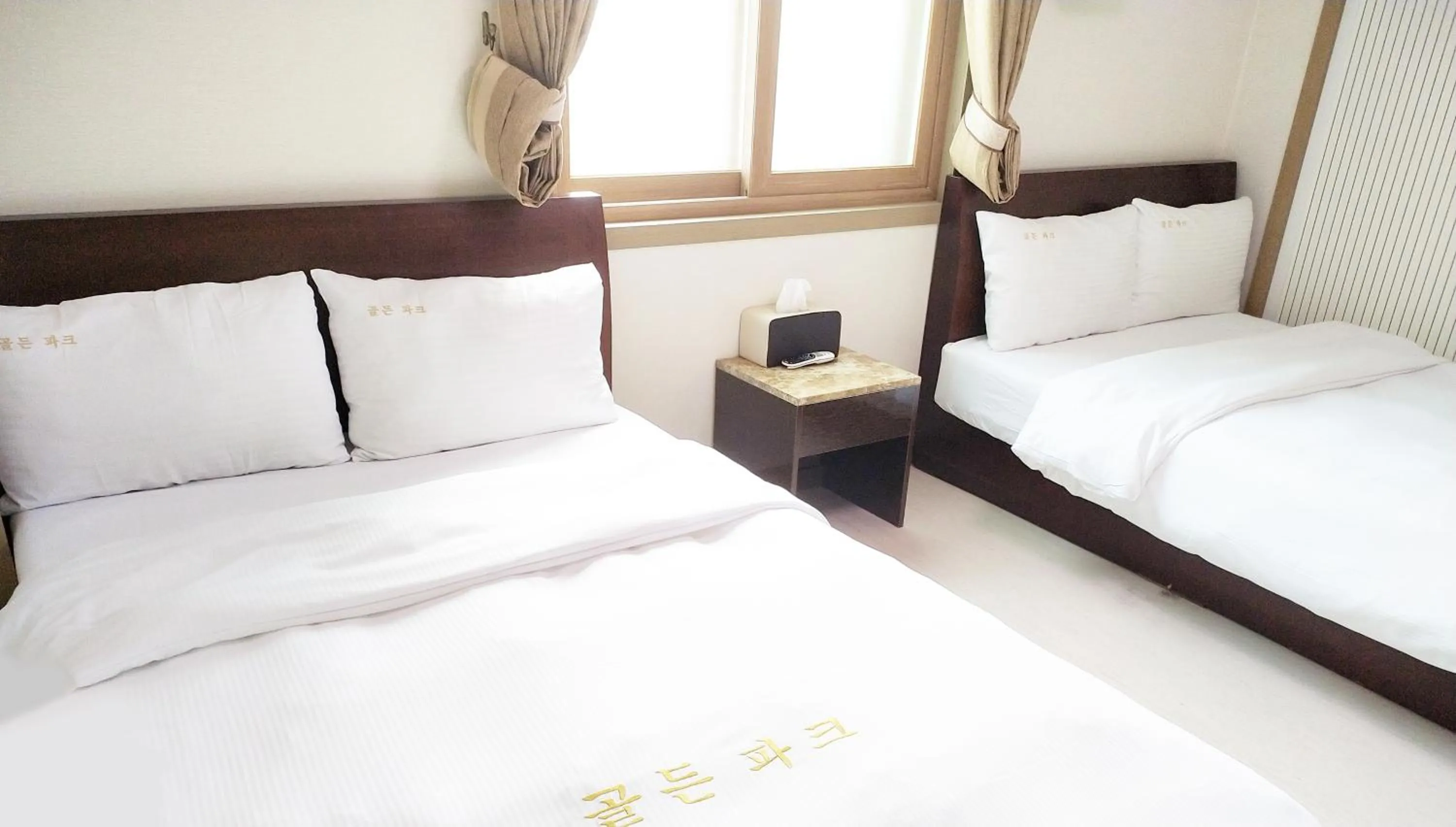 Bed in Golden Park Hotel