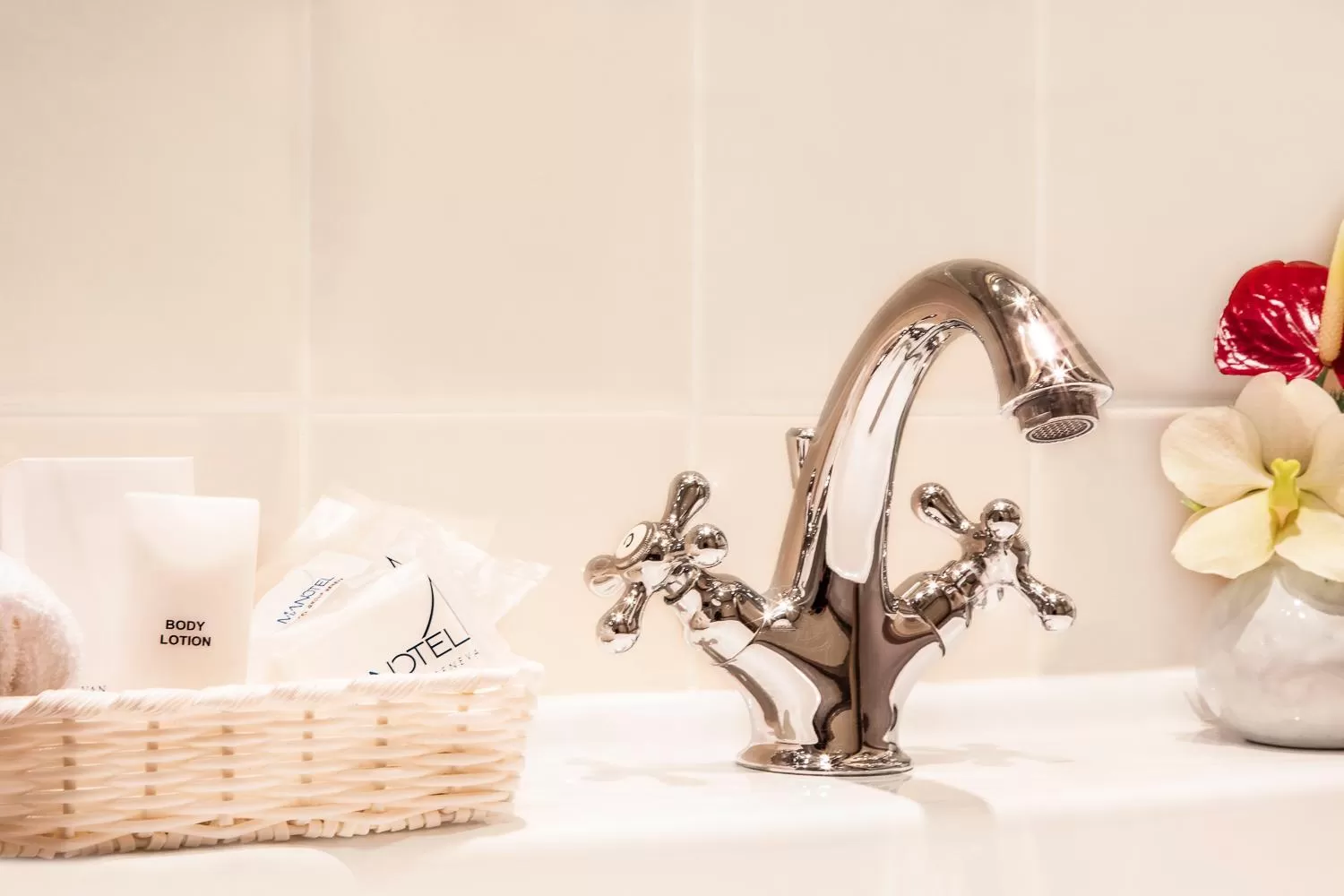 Bathroom in Royal Manotel