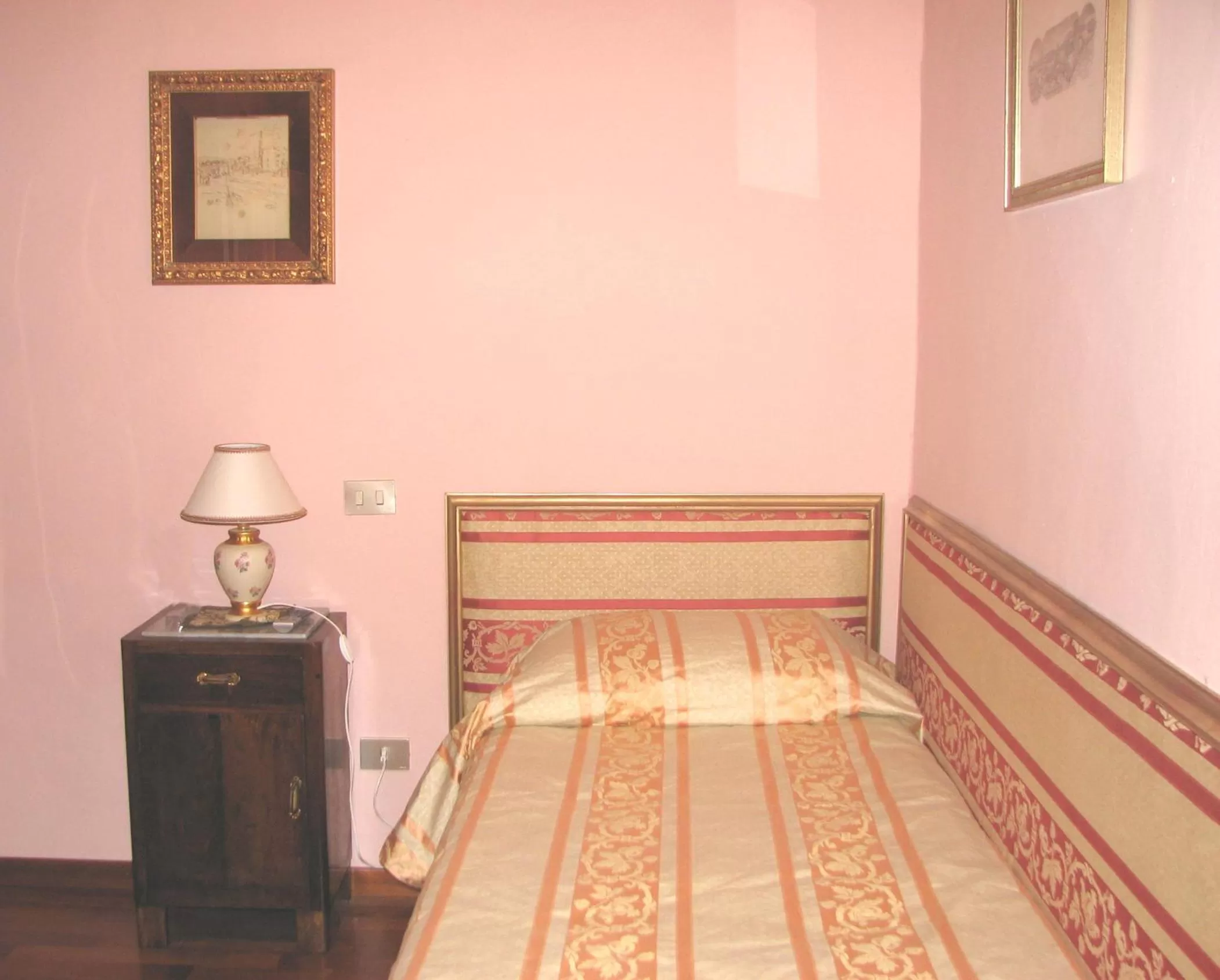 Photo of the whole room, Bed in Locanda Guidi