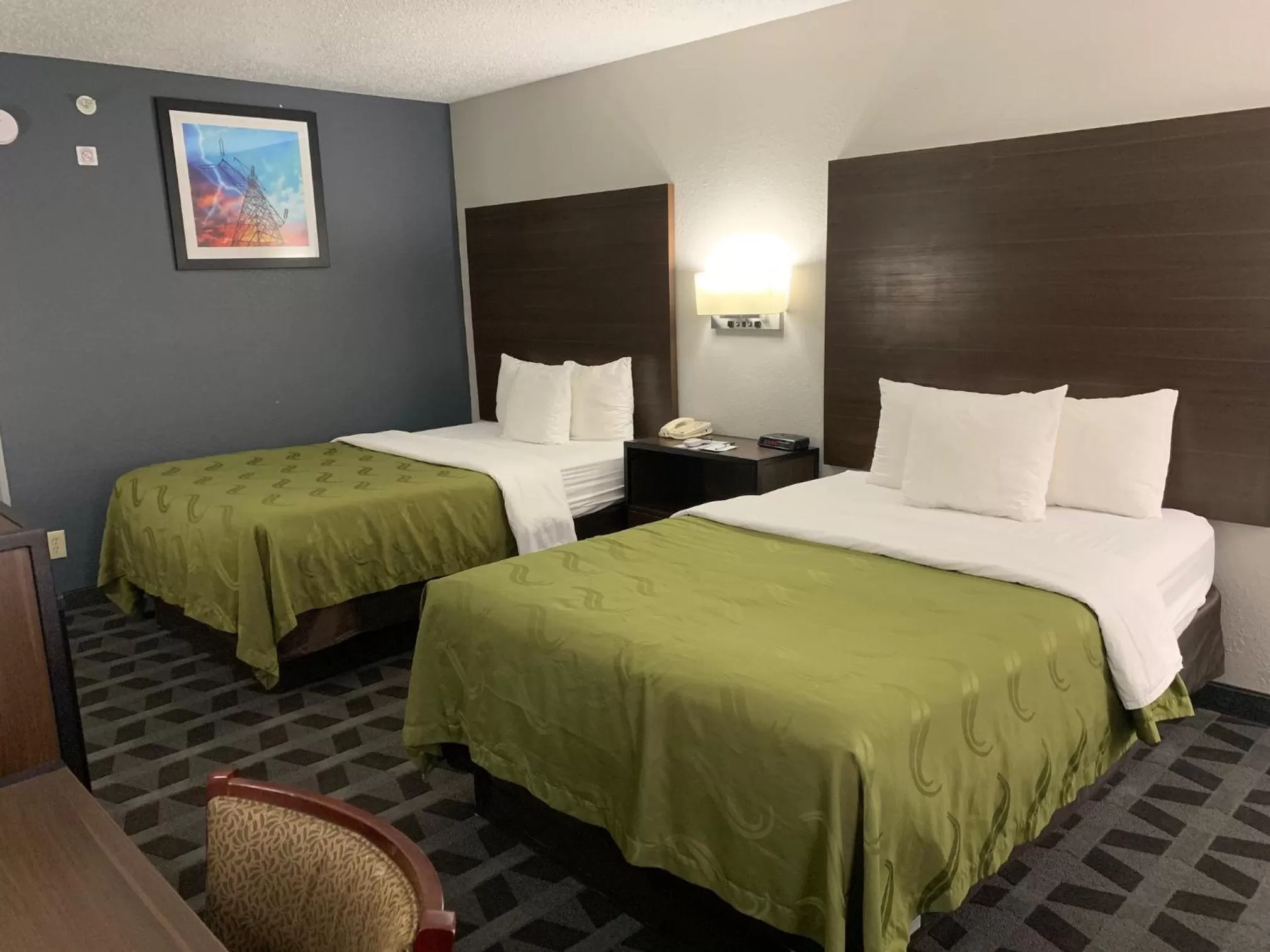 Bed in Quality Inn Hillsboro