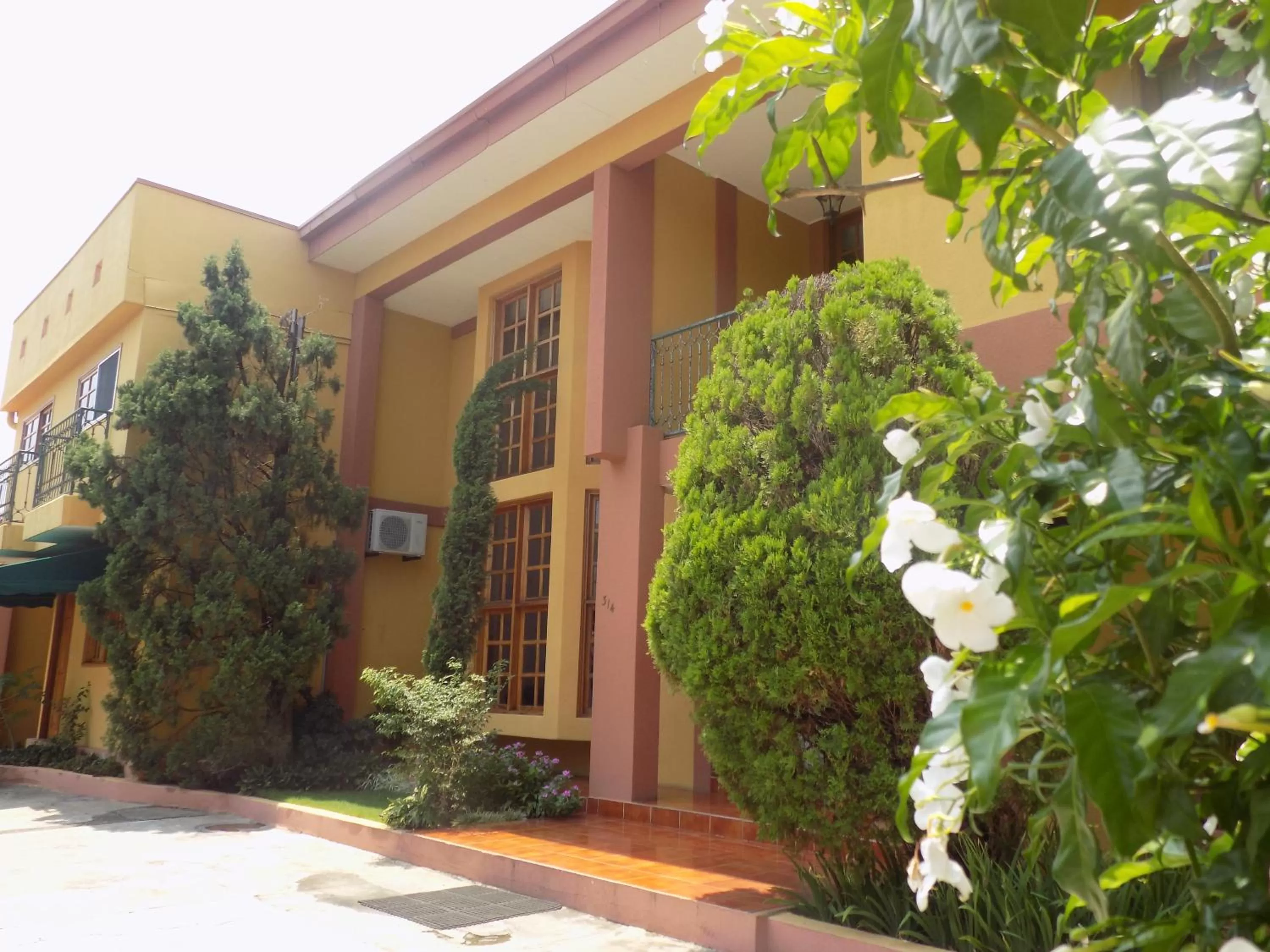 Facade/entrance, Property Building in Hotel Los Pinos