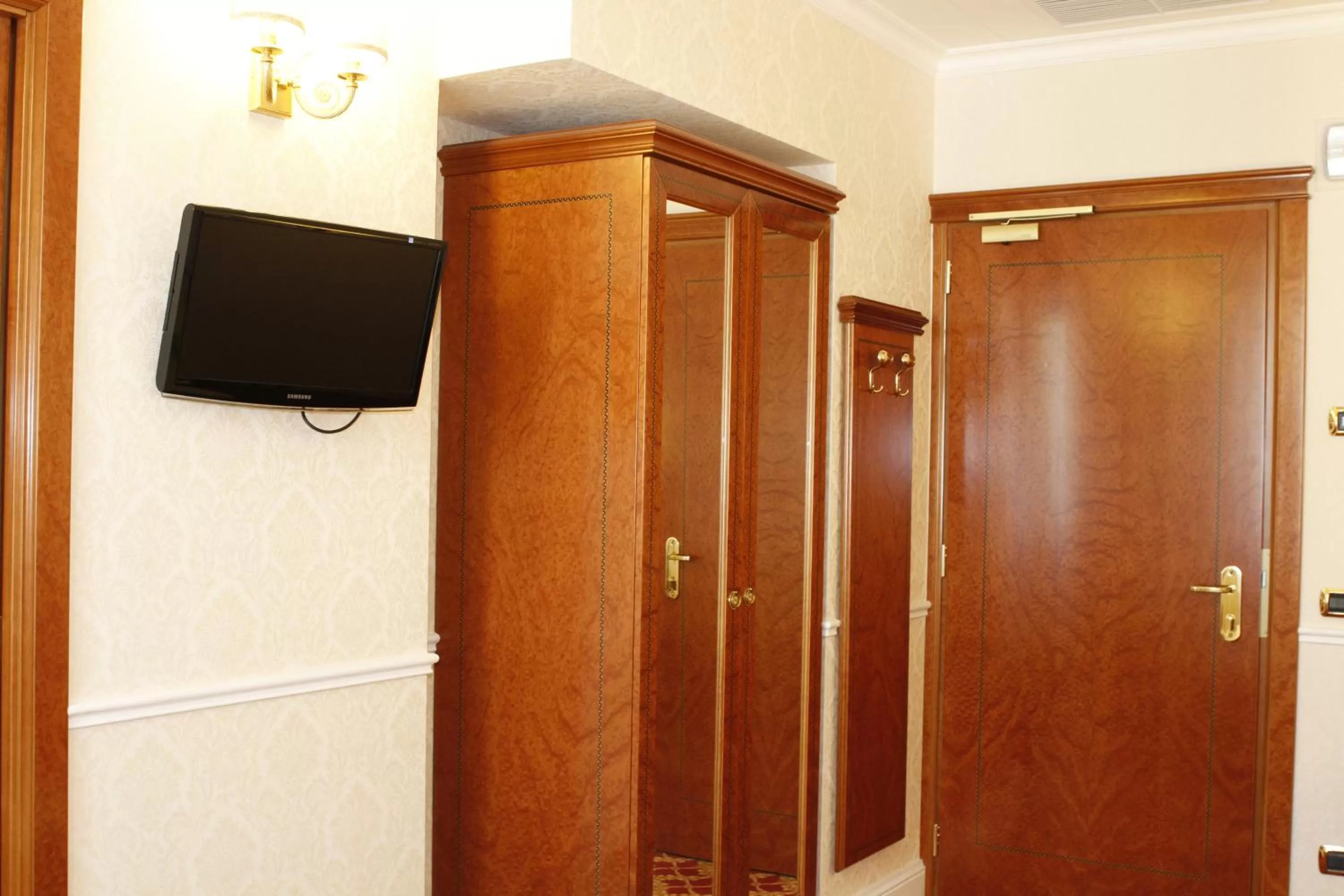 TV and multimedia in Hotel Villa Pinciana