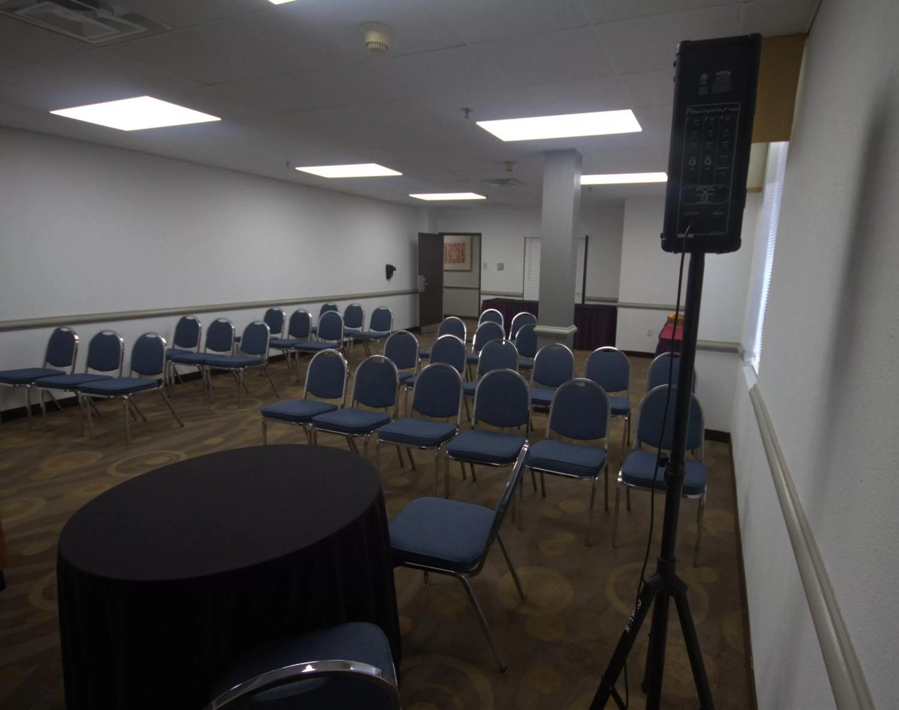 Meeting/conference room in Atrium Hotel and Suites DFW Airport