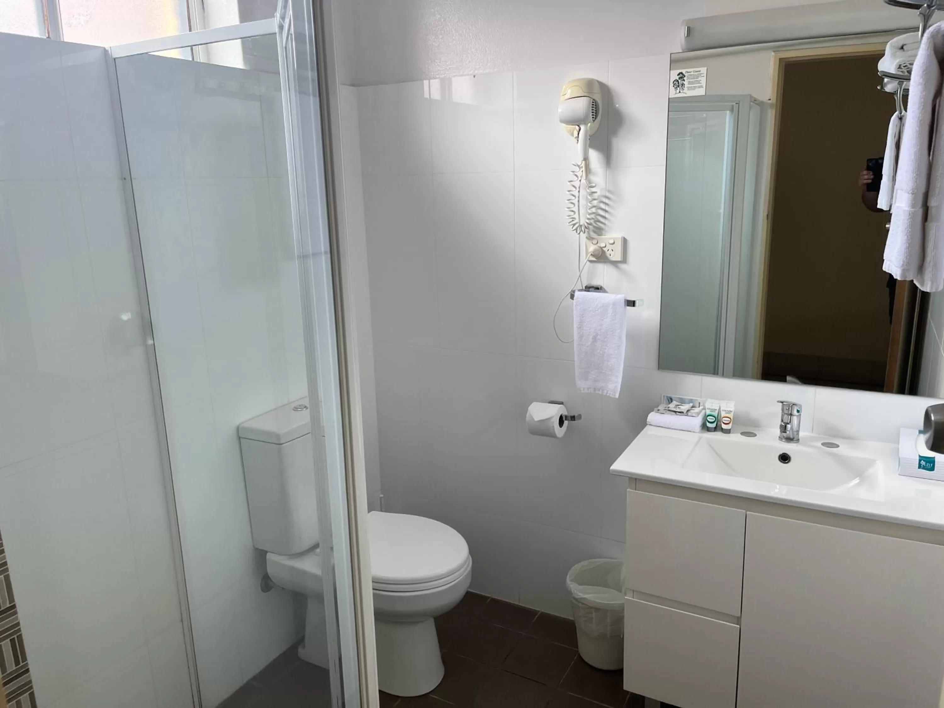 Shower in Chelsea Motor Inn