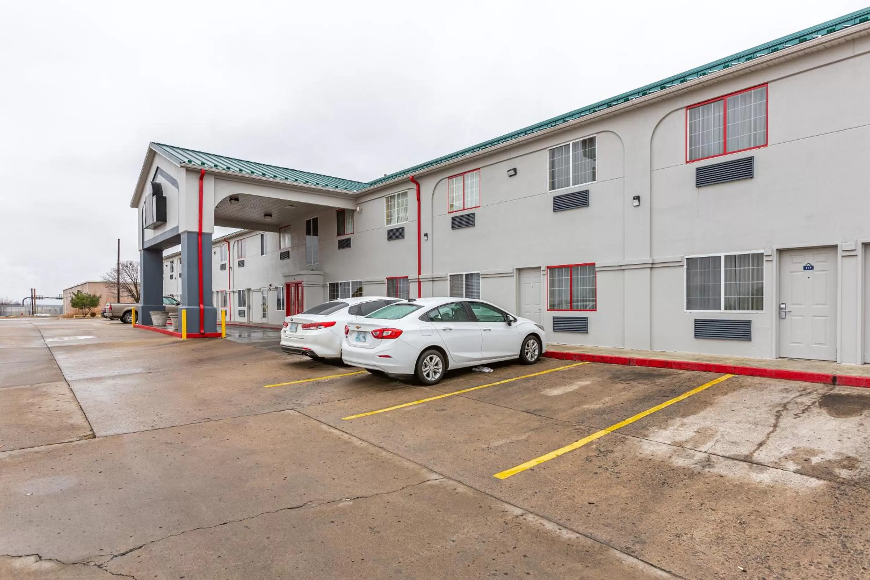Property building in Motel 6 Tulsa, OK Airport