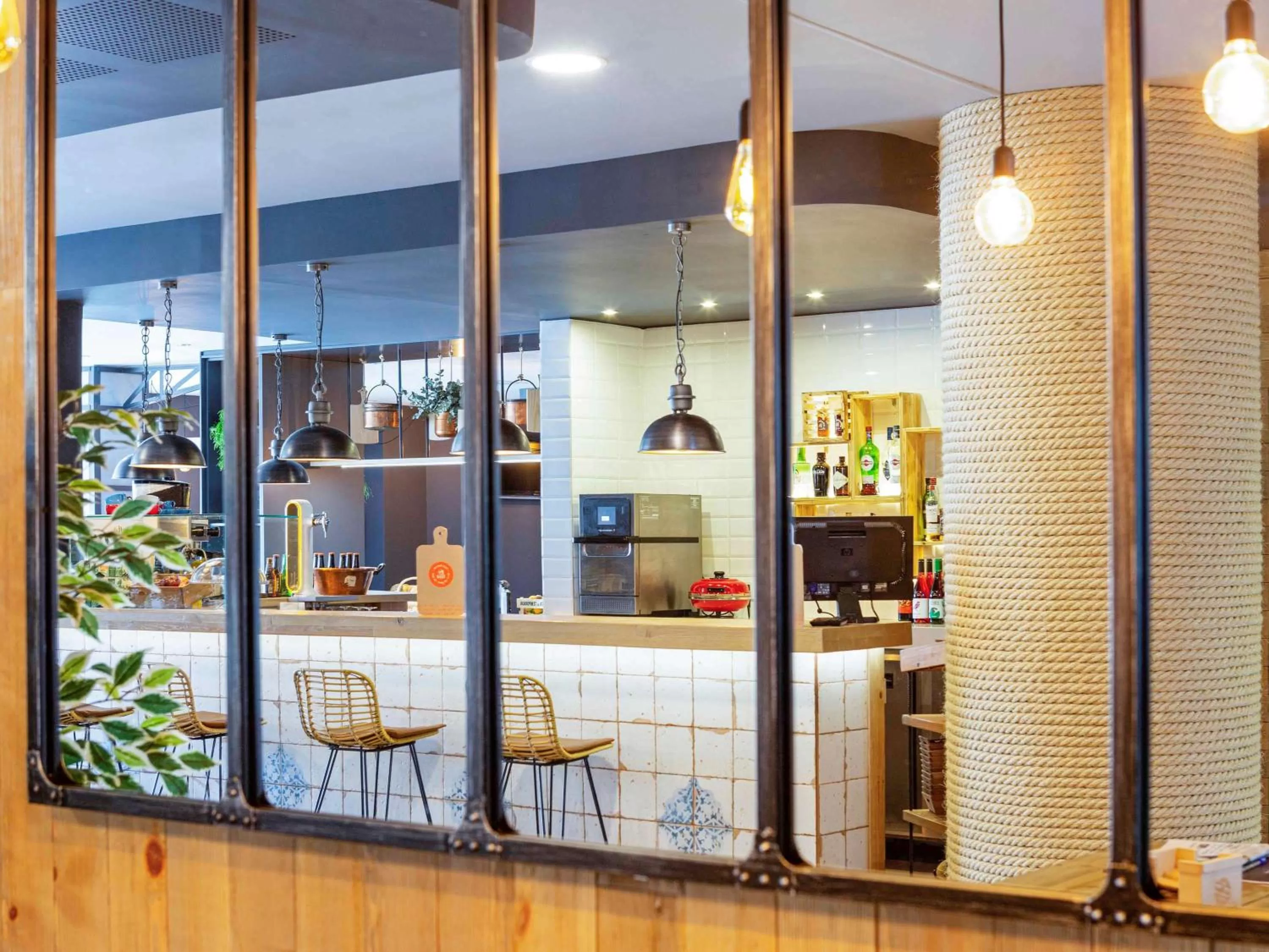 Restaurant/places to eat in Ibis Oviedo