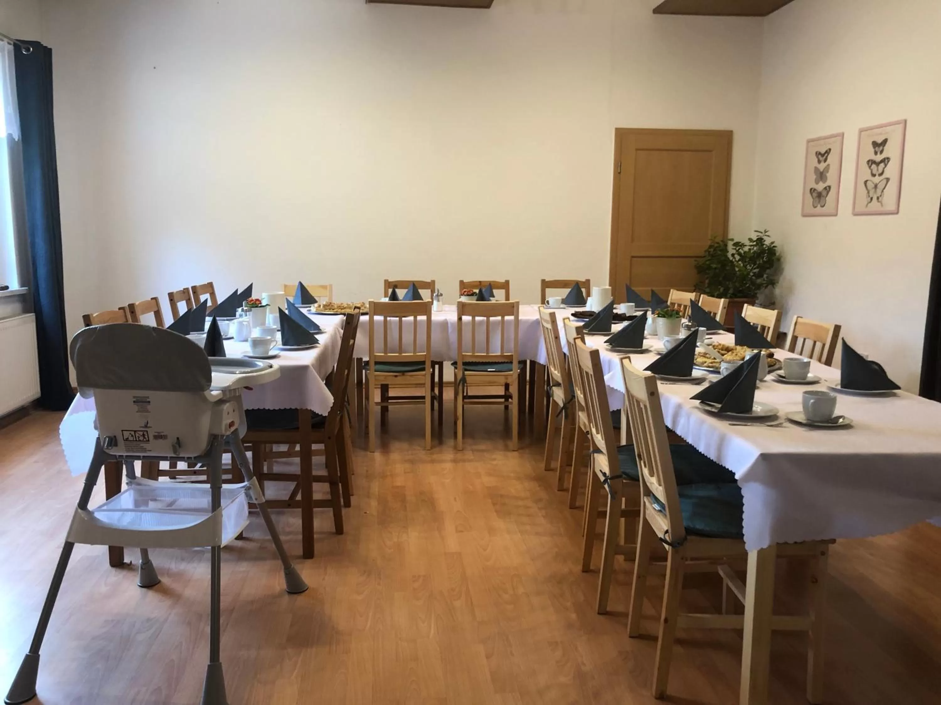 Restaurant/places to eat in Riverside Inn