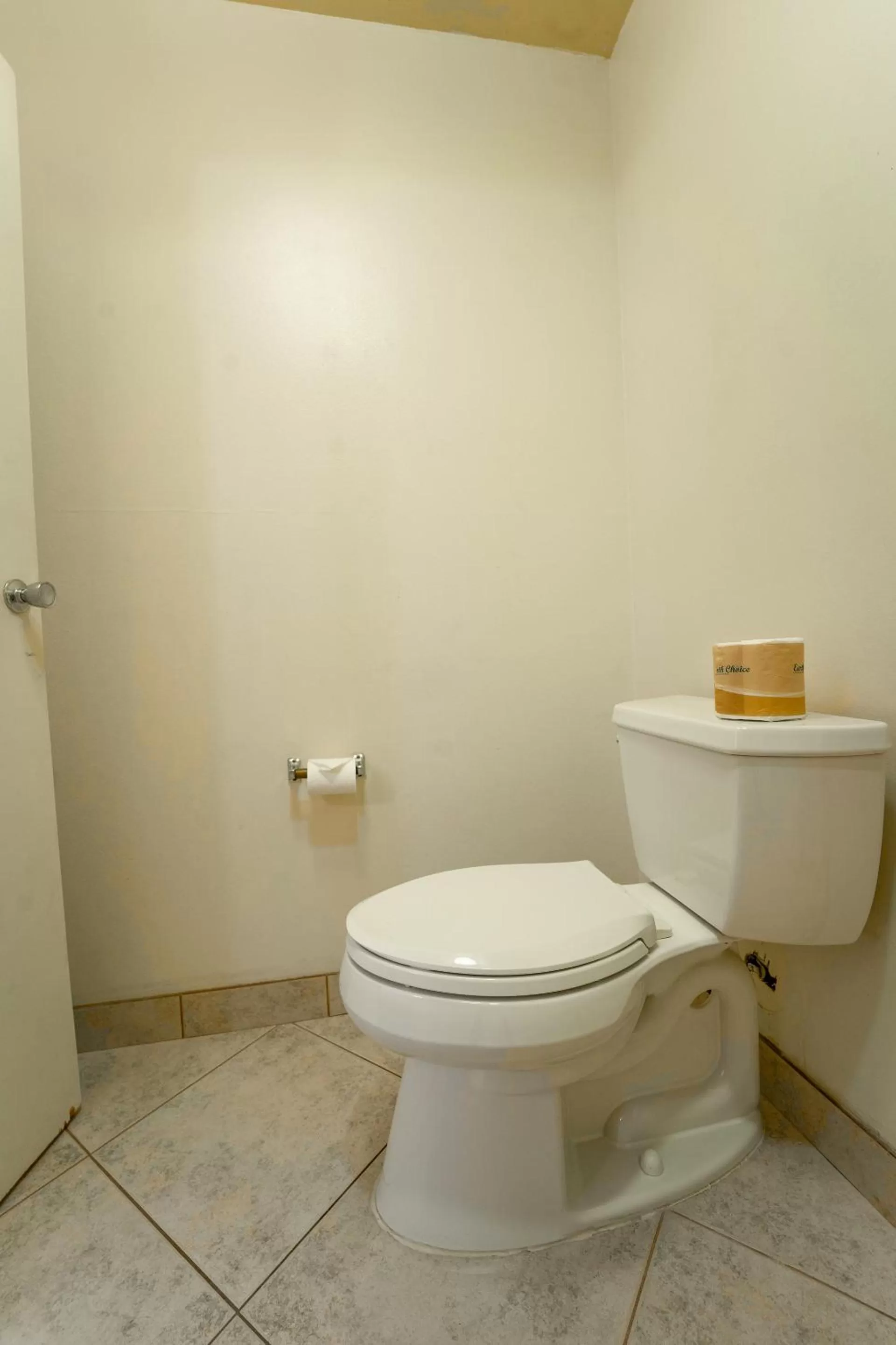 Bathroom in Royal Plaza Inn