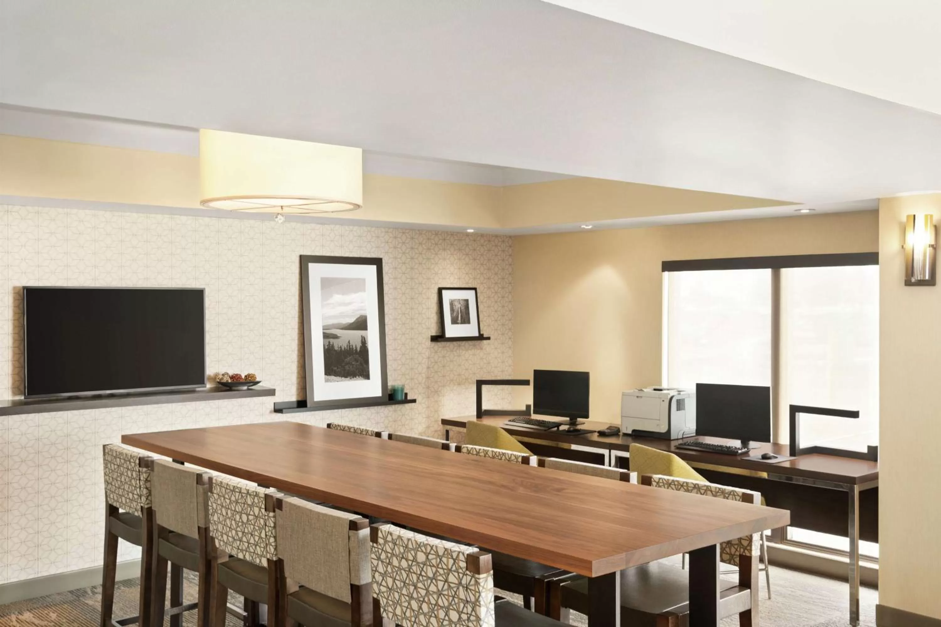 Lobby or reception in Hampton Inn Portland Airport