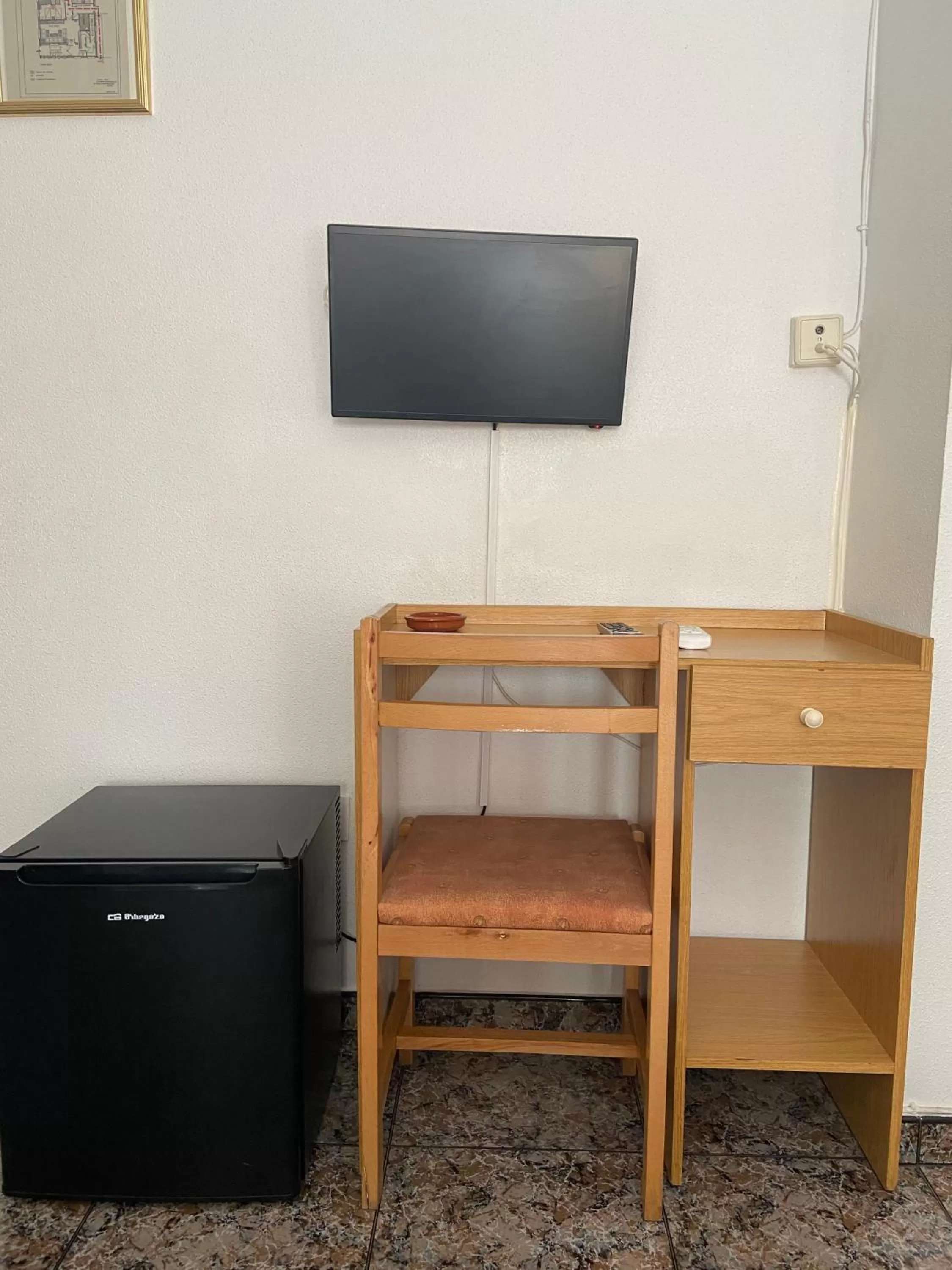 TV/Entertainment Center in Hotel Arce