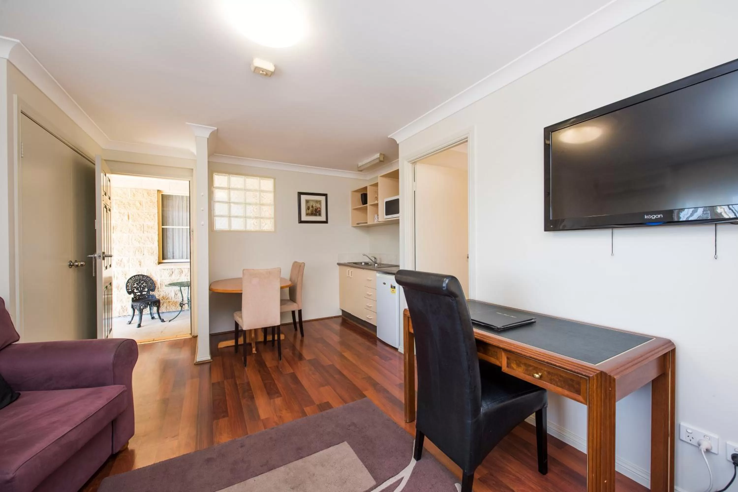 Living room in Soldiers Motel