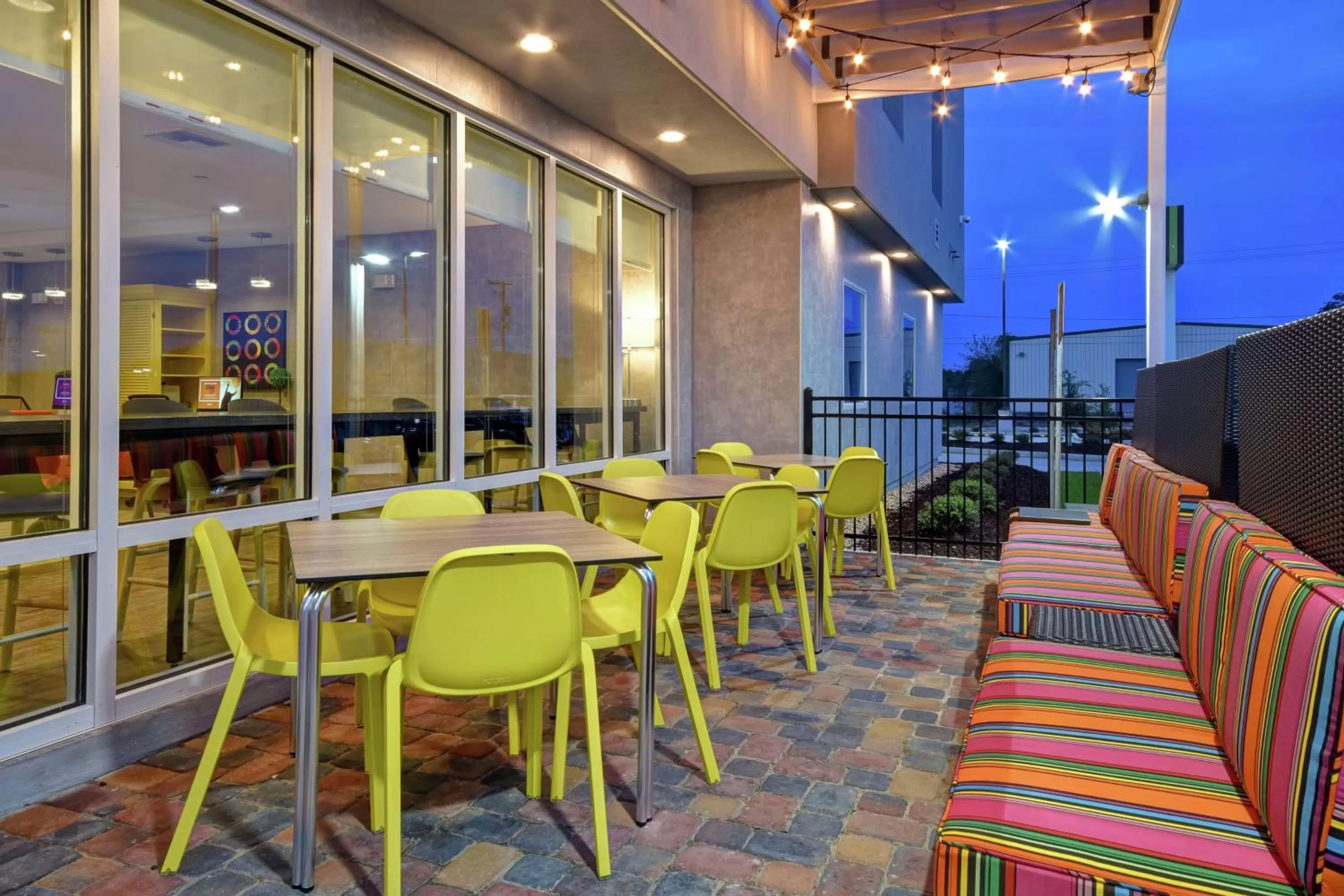 Patio in Home2 Suites by Hilton Harvey New Orleans Westbank