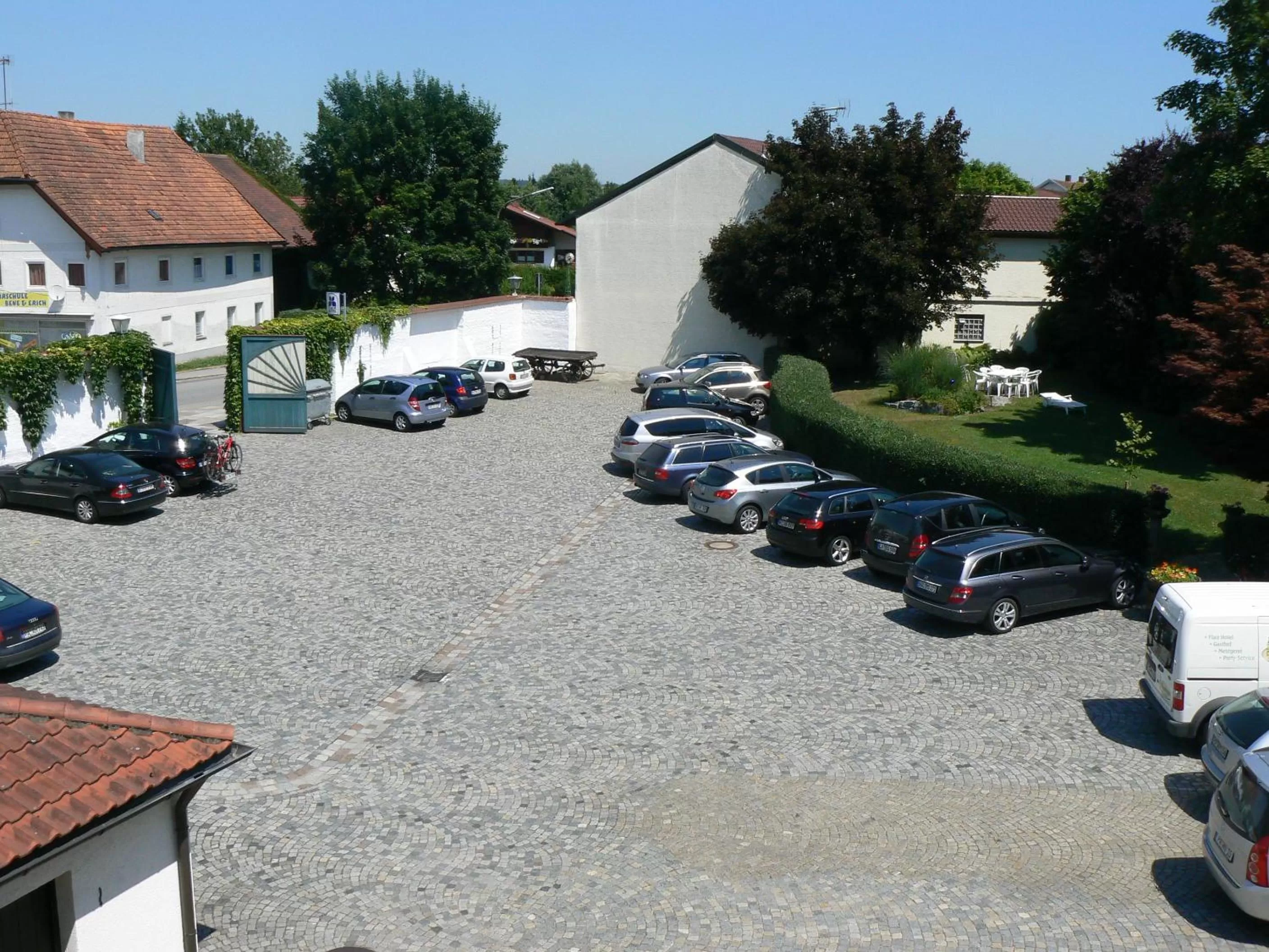 Parking in Hotel-Restaurant Mayerhofer