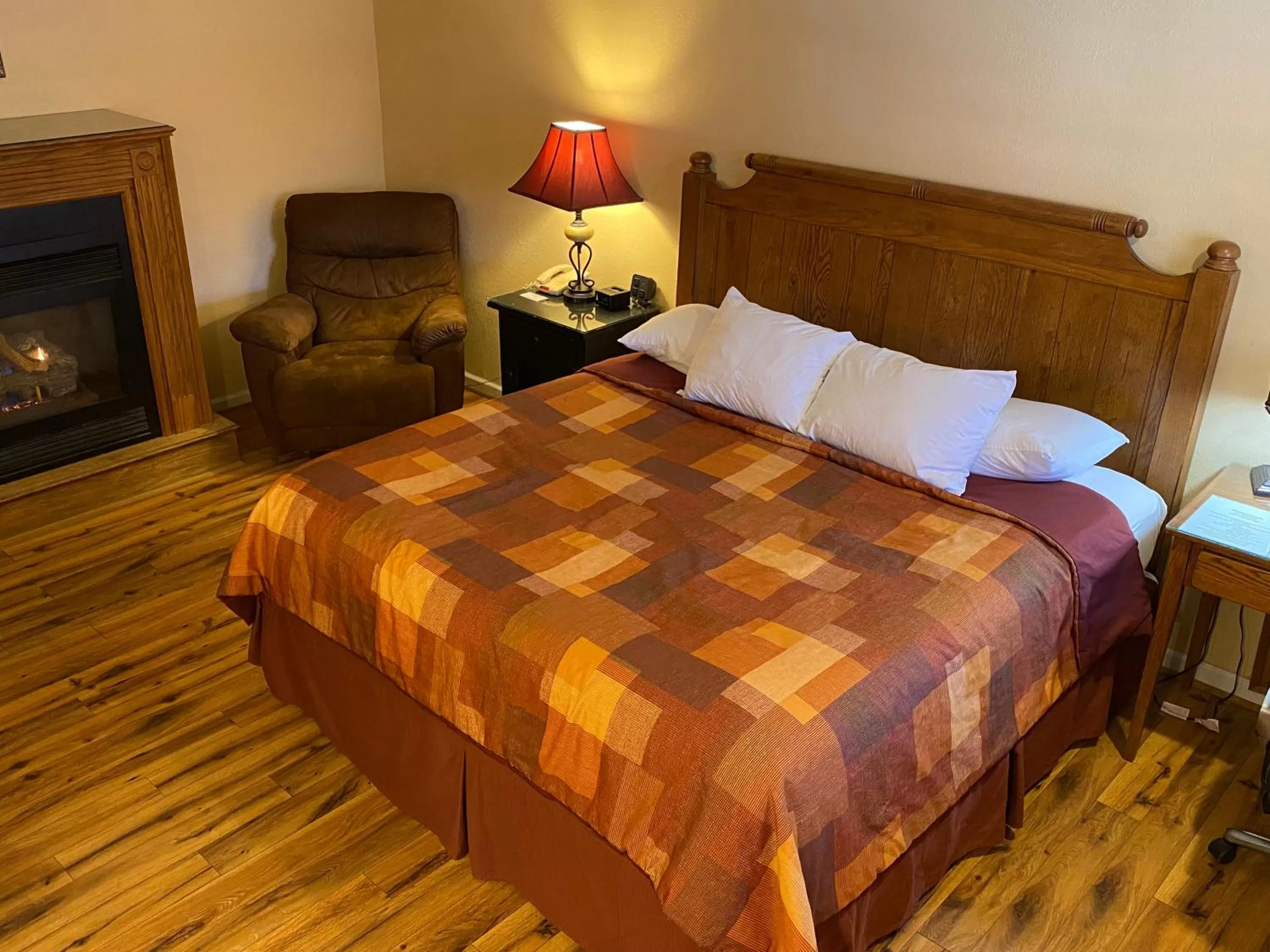 Bed in Jonathan Creek Inn and Villas