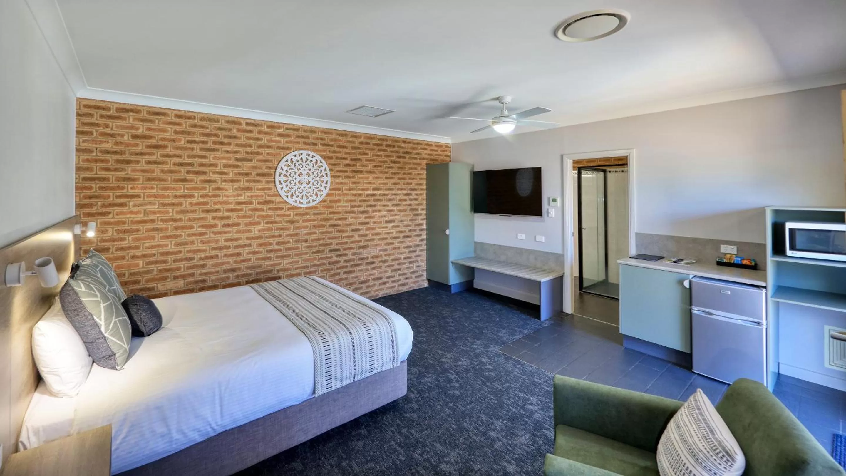 Photo of the whole room, Bed in Hamilton Henry Parkes Motor Inn