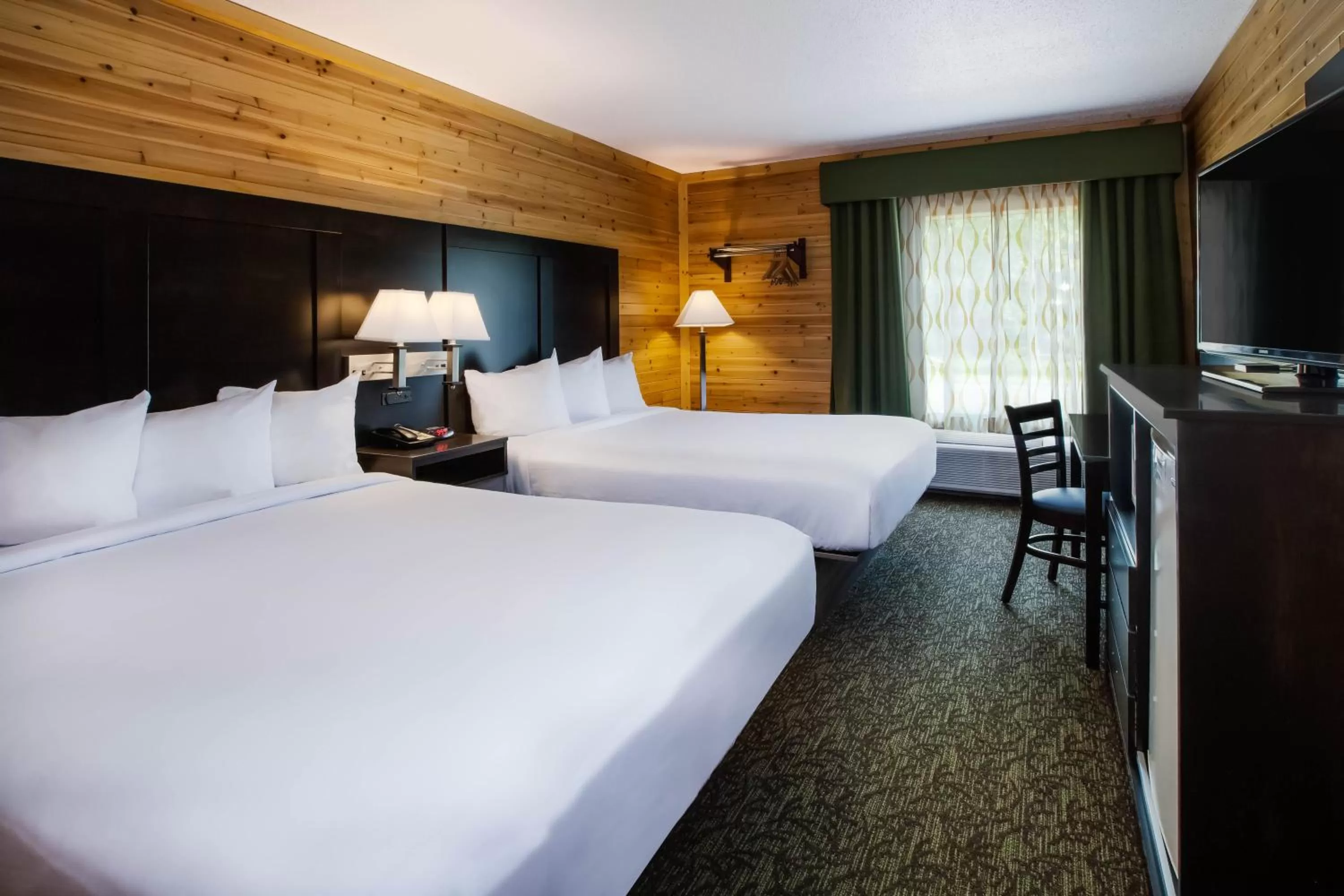 hair dresser, Bed in Days Inn by Wyndham Cadillac