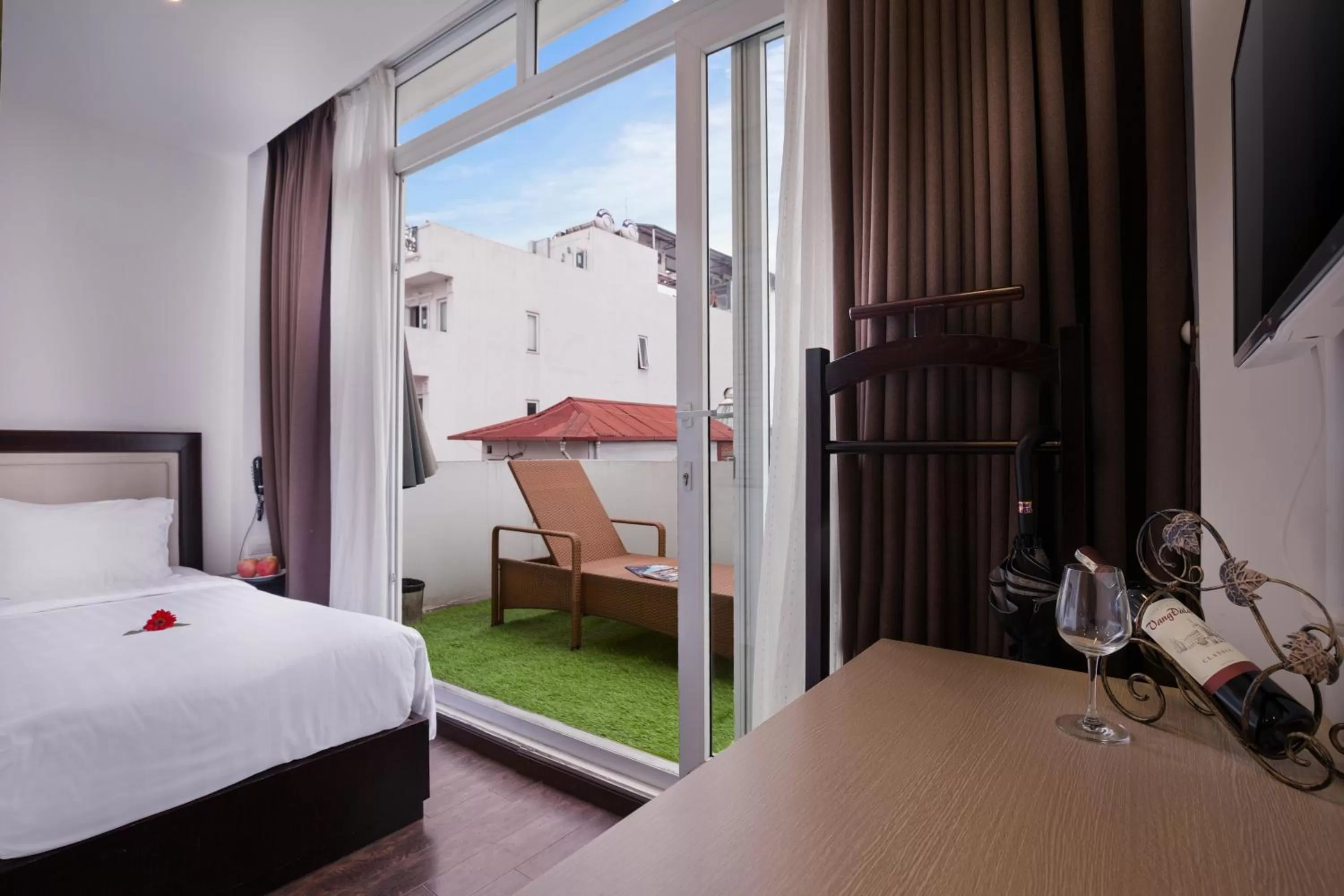 Bedroom, Bed in HANOI FLORA HOTEL