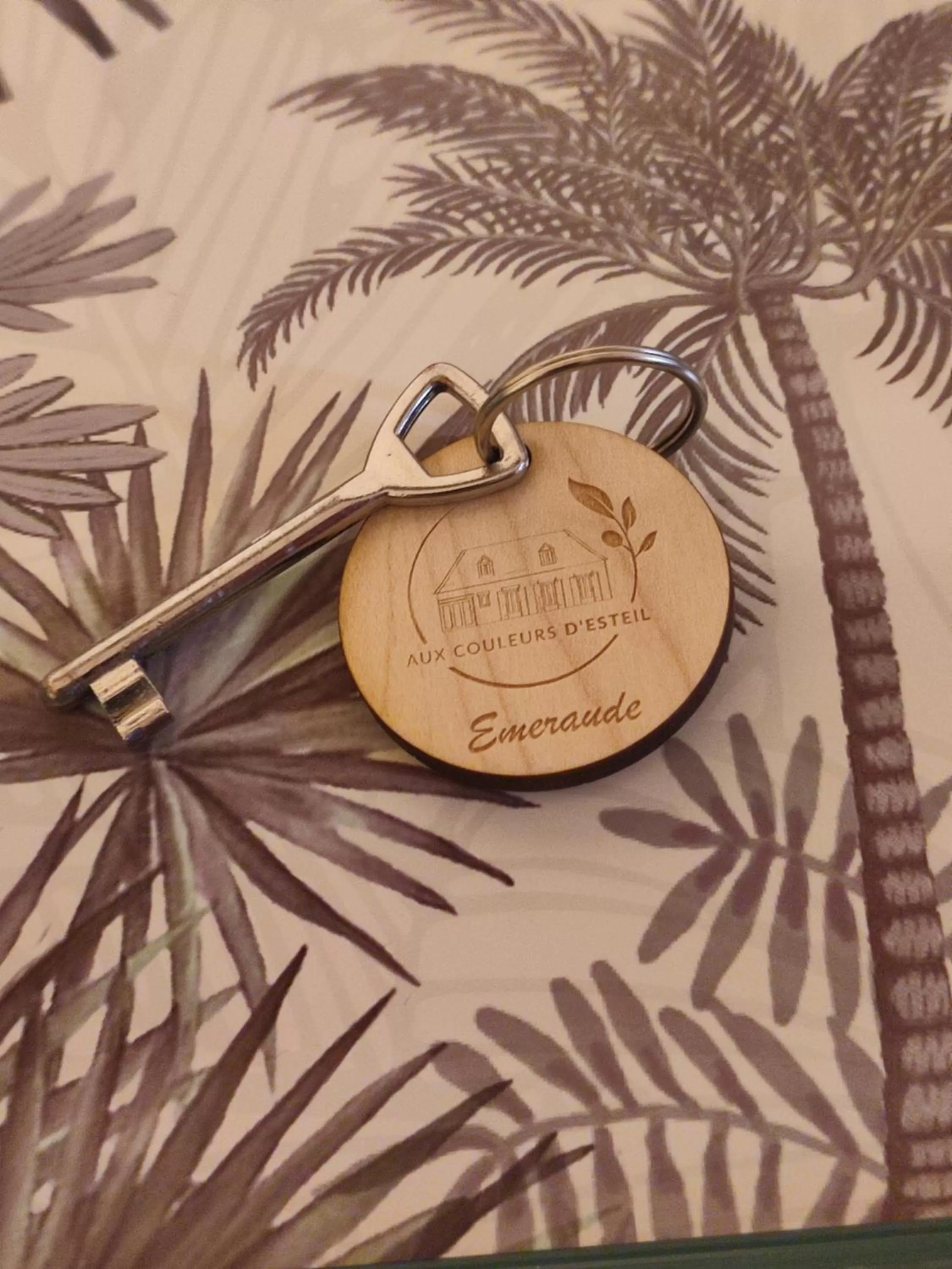 Logo/Certificate/Sign in Aux Couleurs d'Esteil