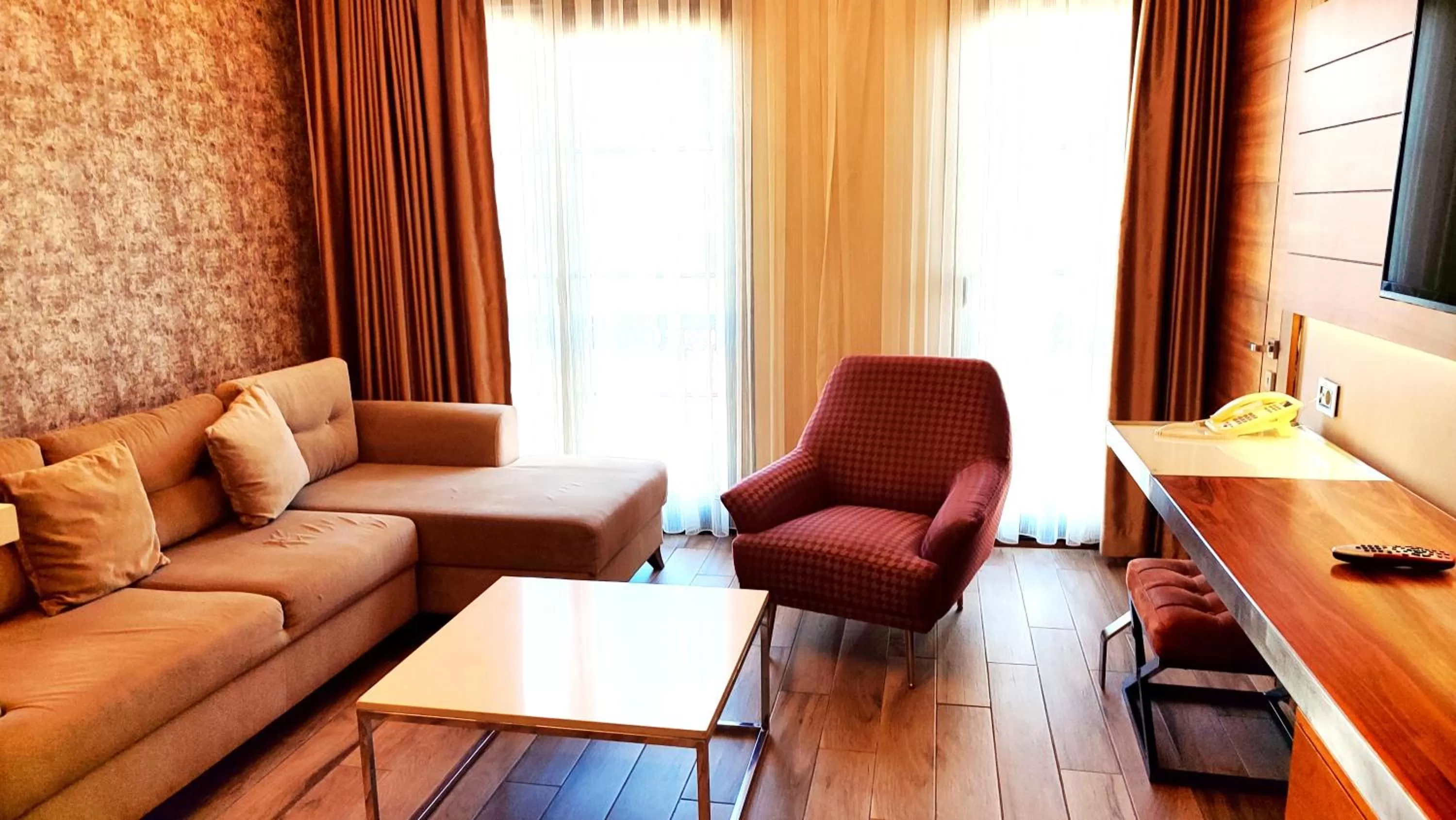 Living room in Old Port Hotel