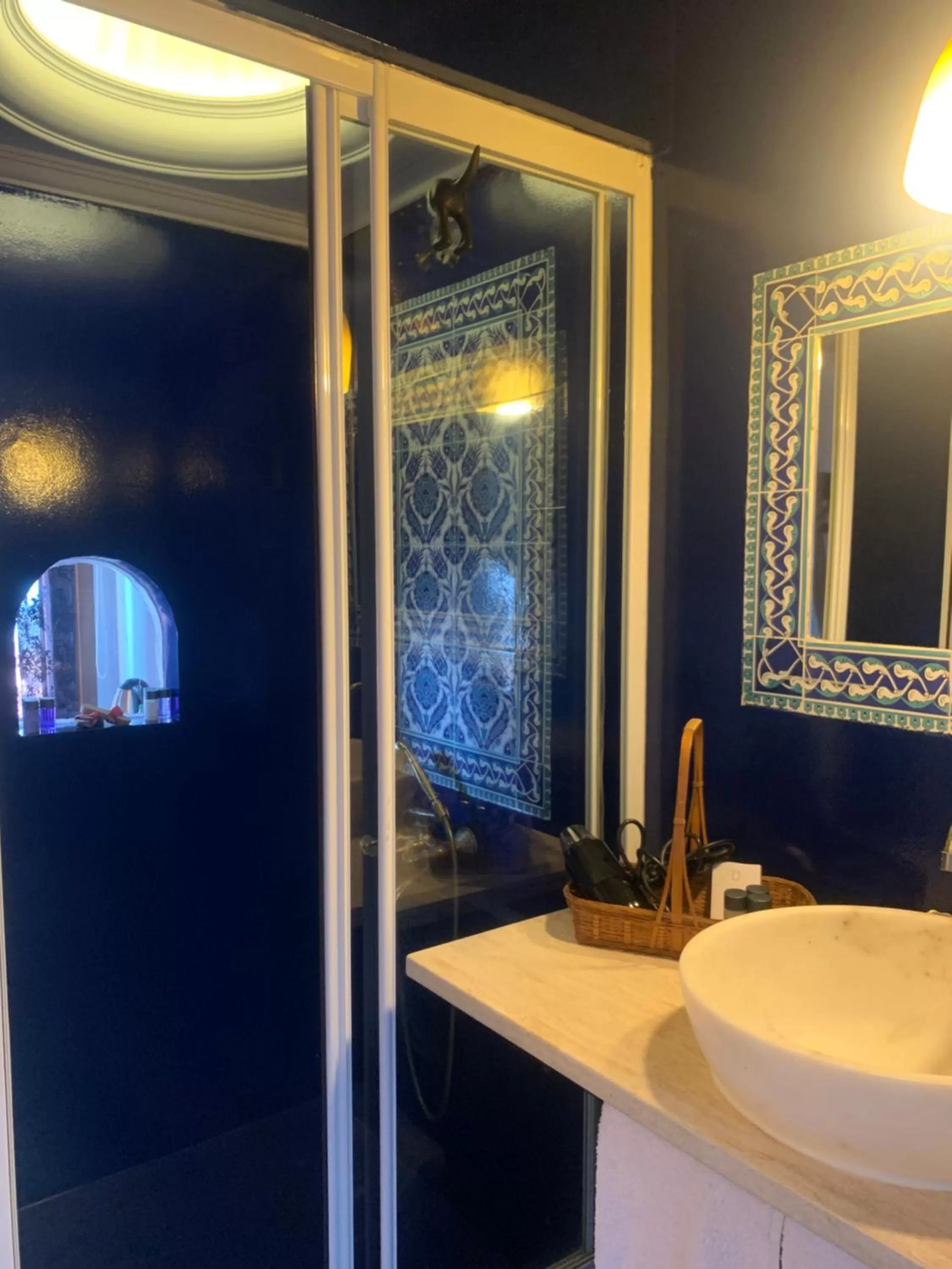 Shower in Tom Square Boutique Hotel