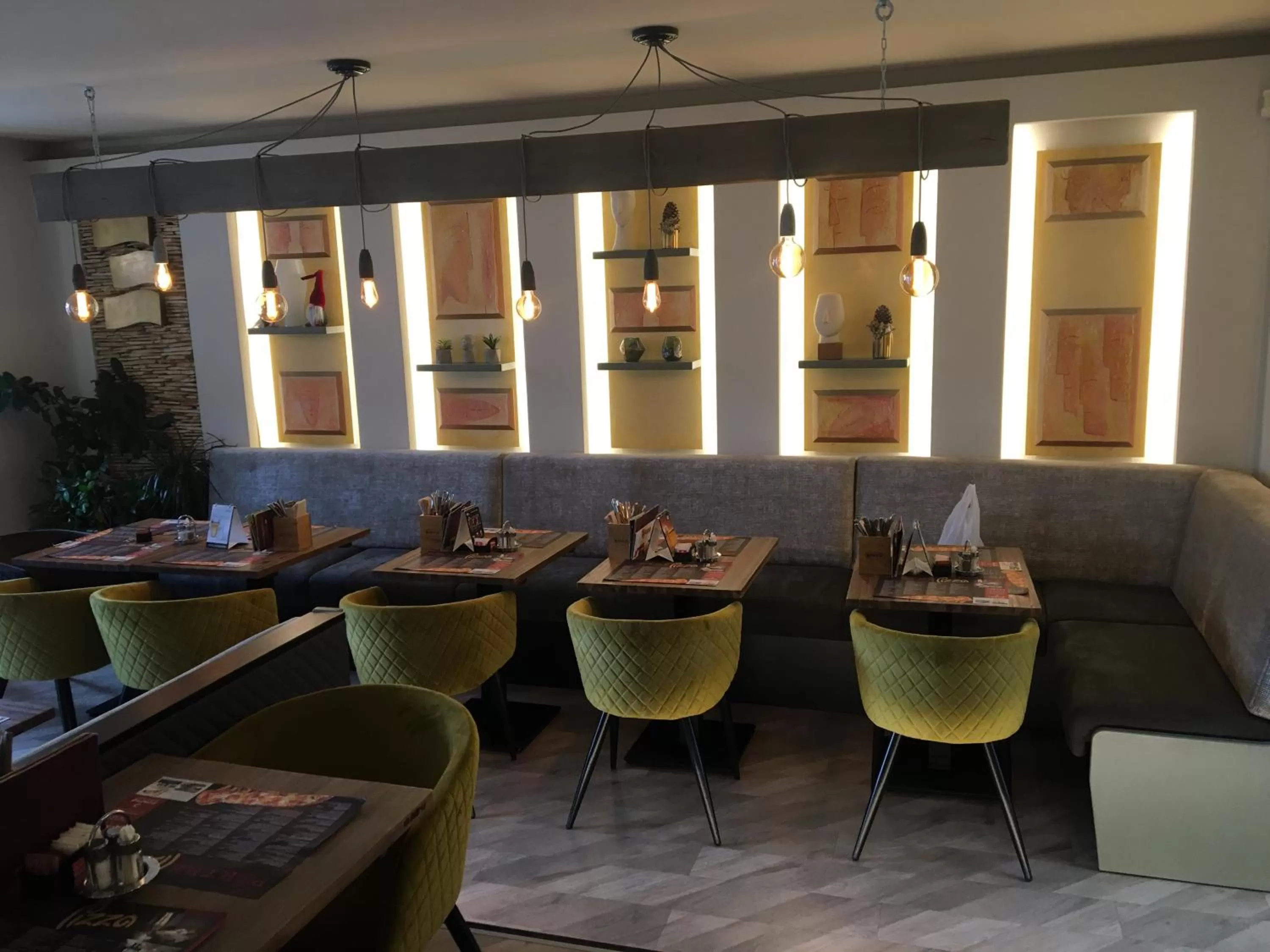 Restaurant/Places to Eat in Portré Panzió