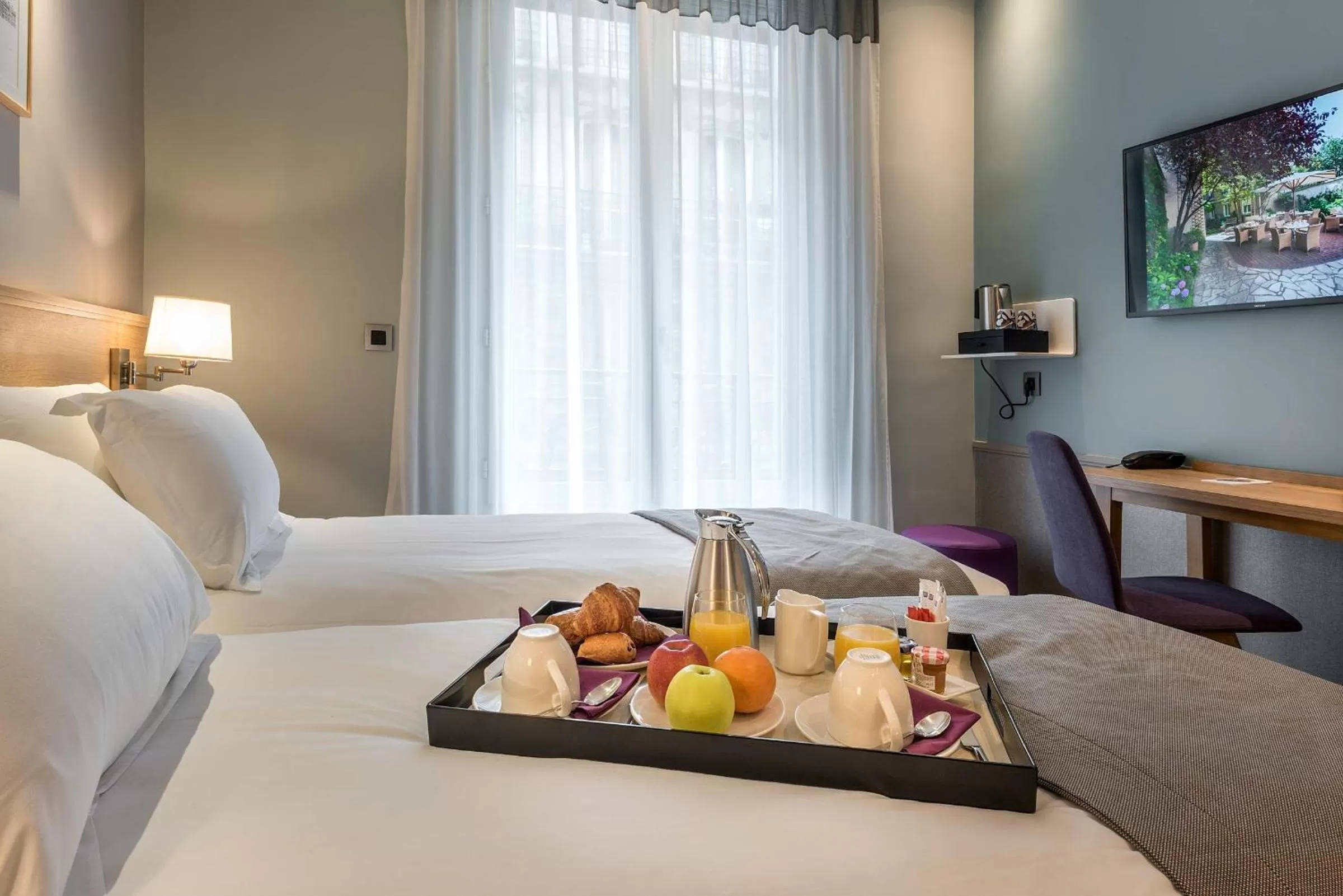 Bedroom, Bed in Hôtel Magellan