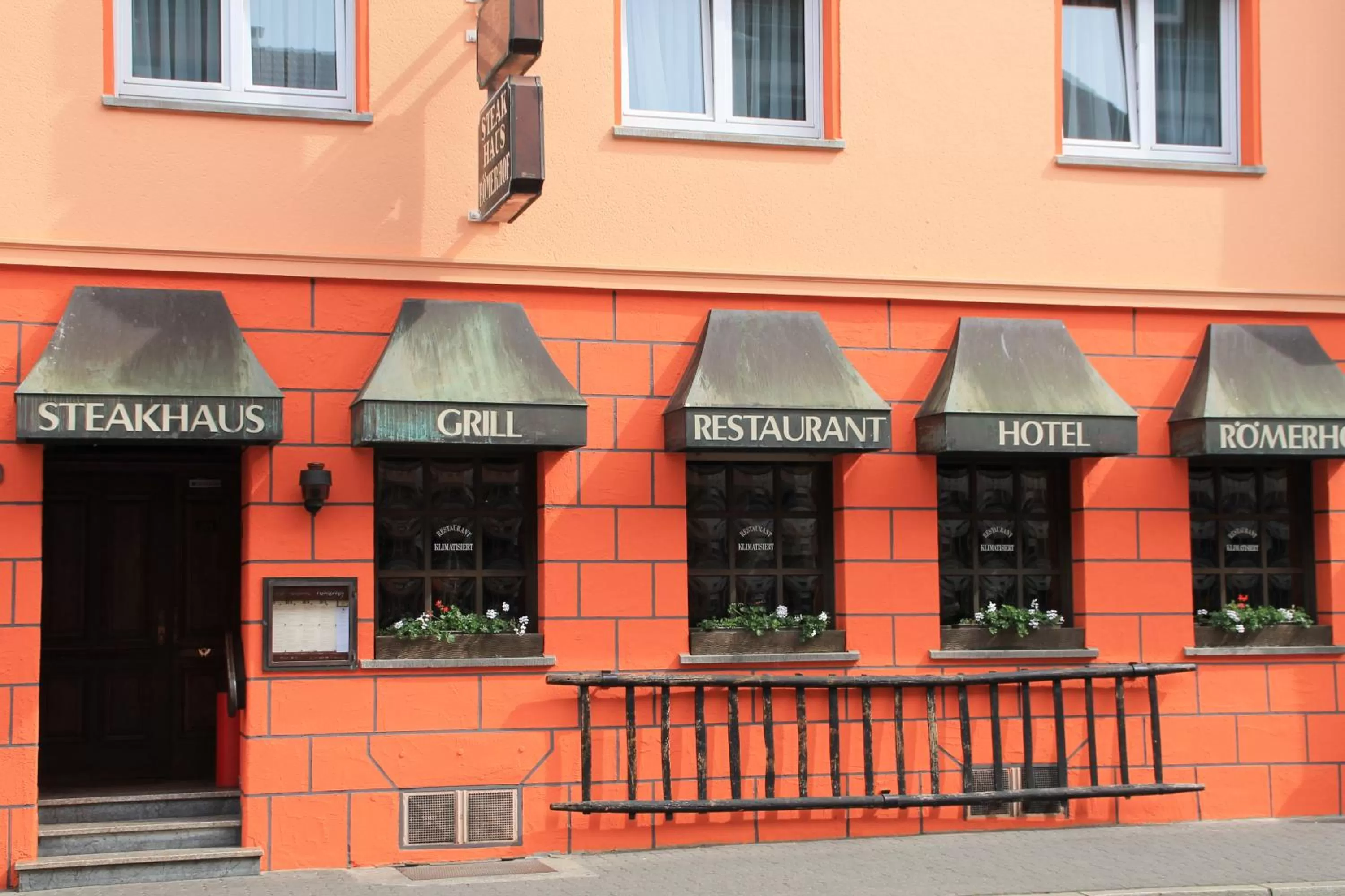 Property building in Hotel Römerhof Hanau by Trip Inn