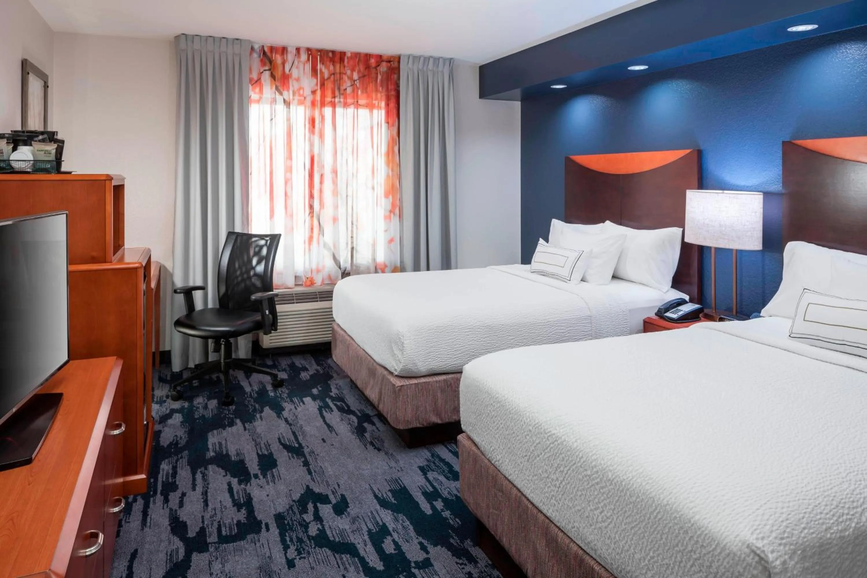 Photo of the whole room, Bed in Fairfield Inn & Suites by Marriott Austin Parmer Tech Ridge