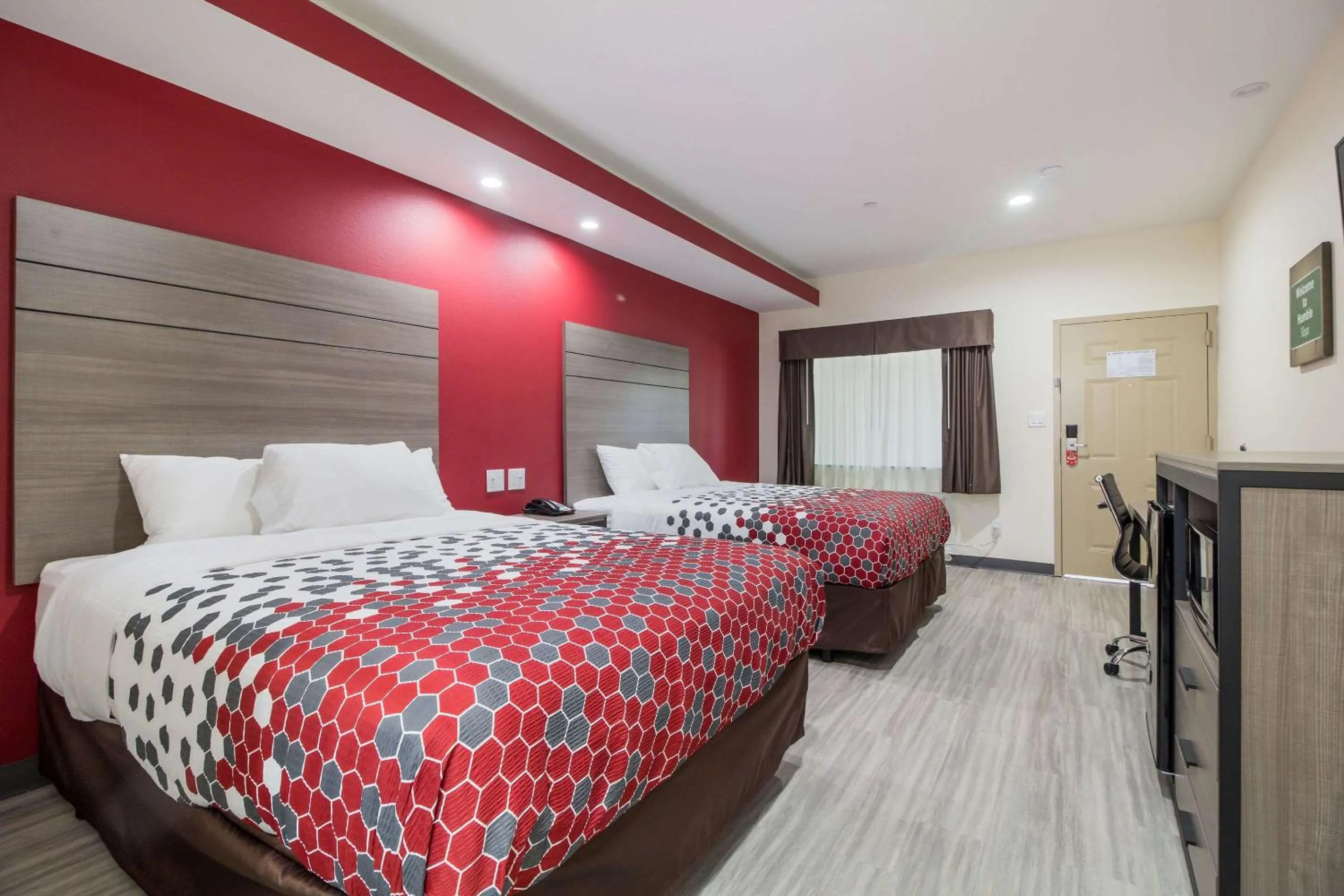 Photo of the whole room, Bed in Regency Inn & Suites Humble FM1960 - IAH Airport