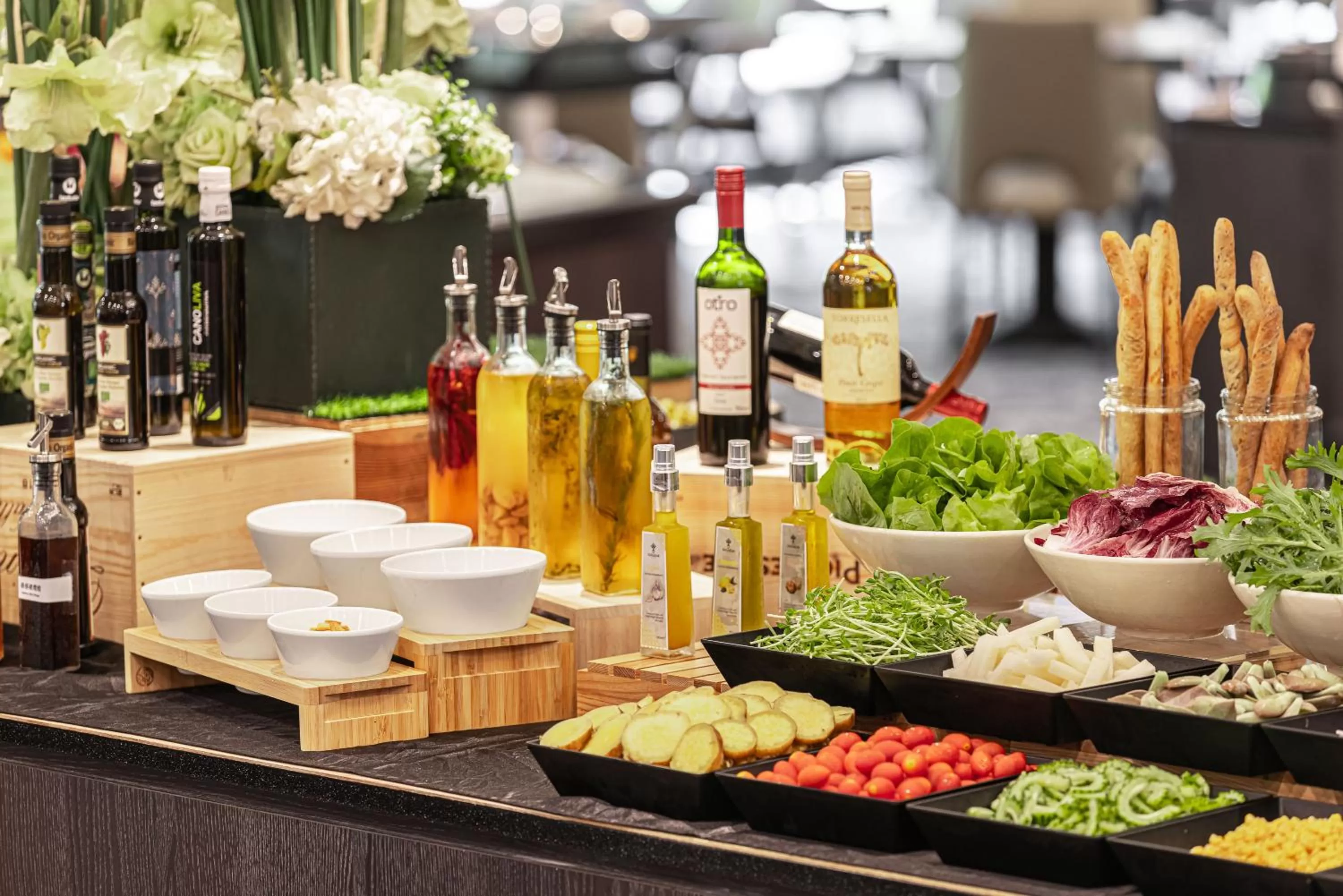 Food and drinks in Lakeshore Hotel Metropolis