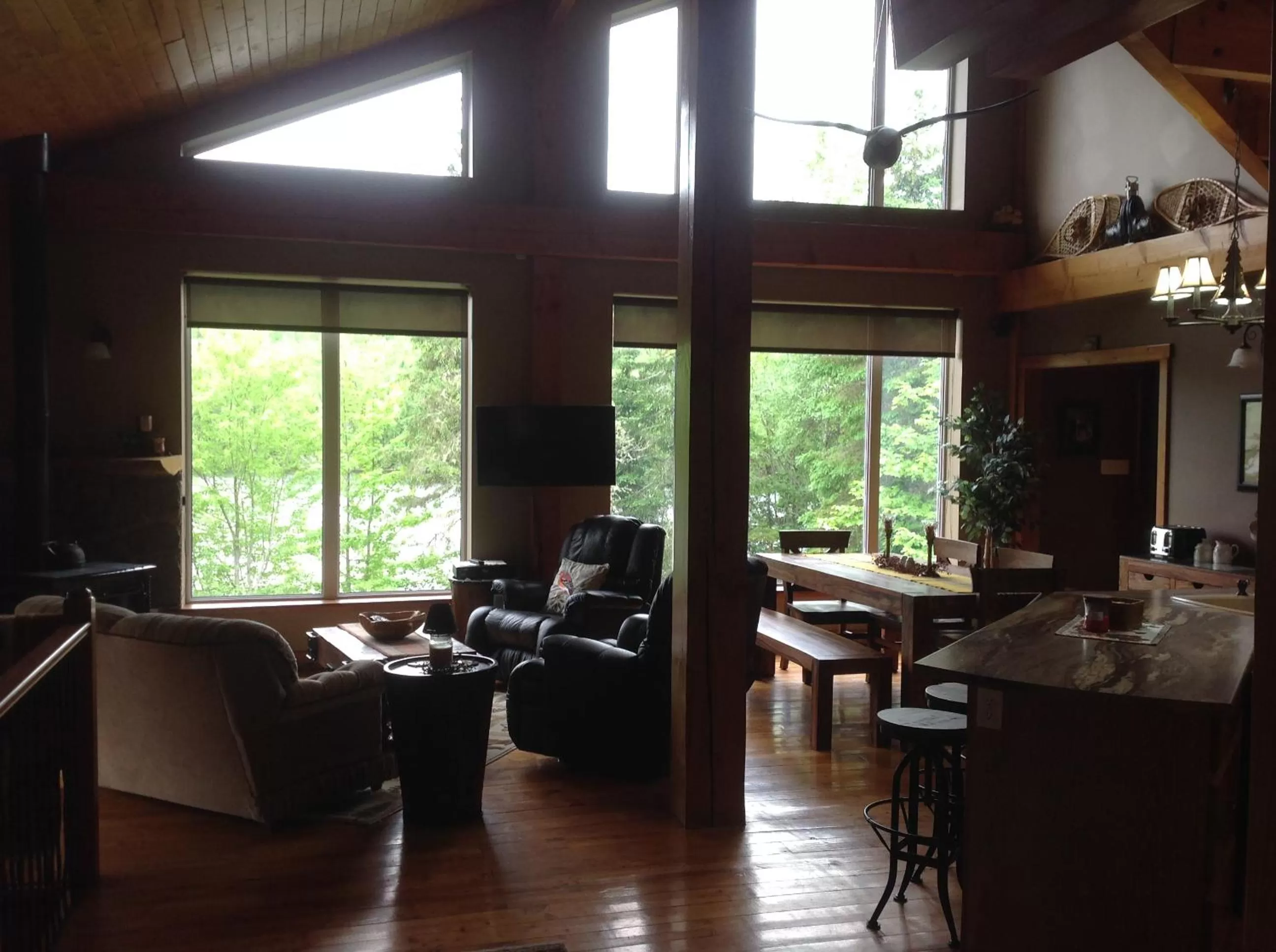 Communal lounge/ TV room in Strong Timbers BnB